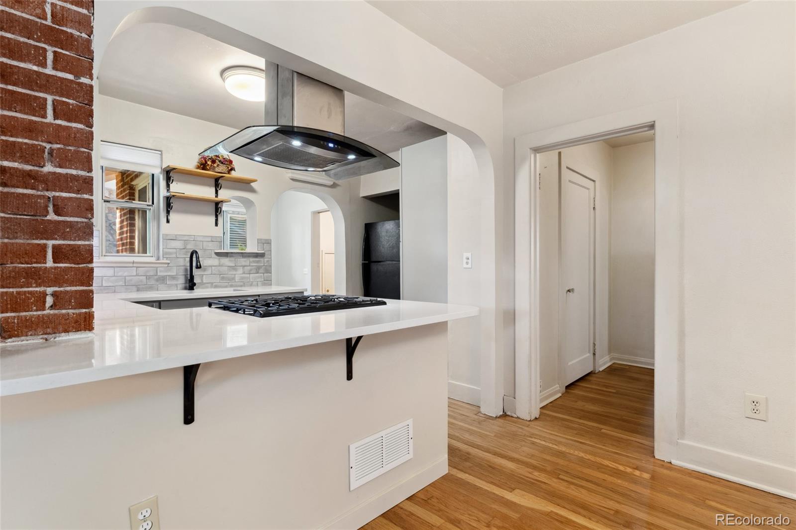 MLS Image #9 for 521  harrison street,denver, Colorado