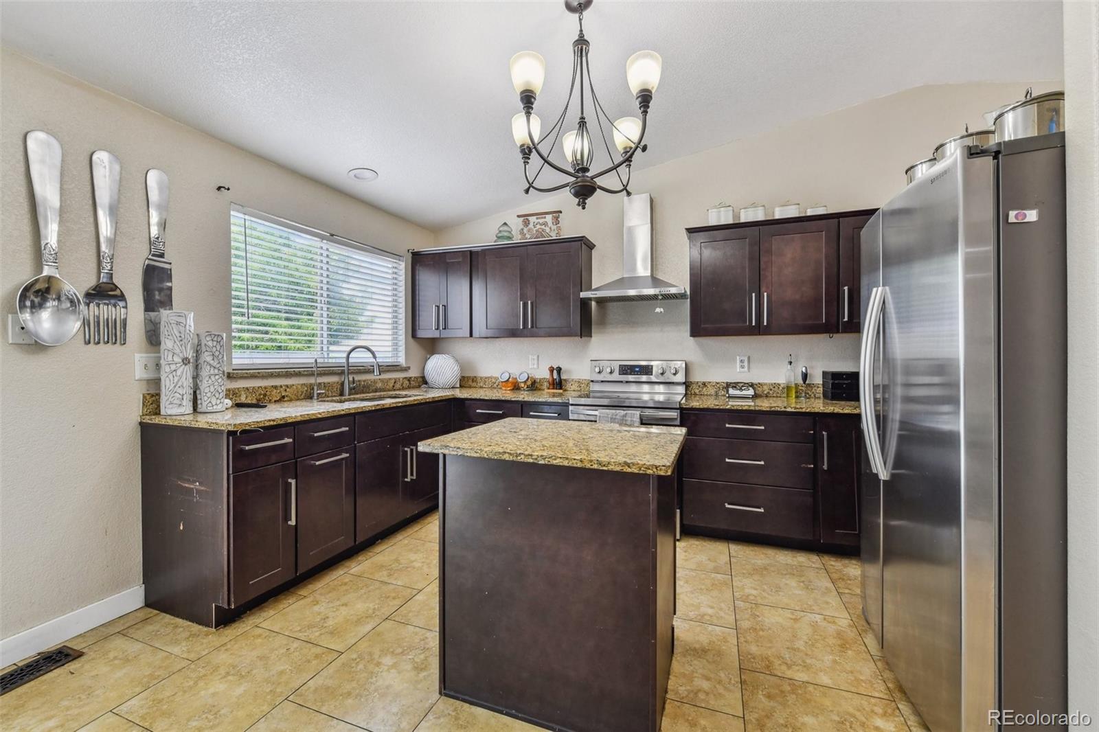MLS Image #7 for 20651 e 42nd avenue,denver, Colorado