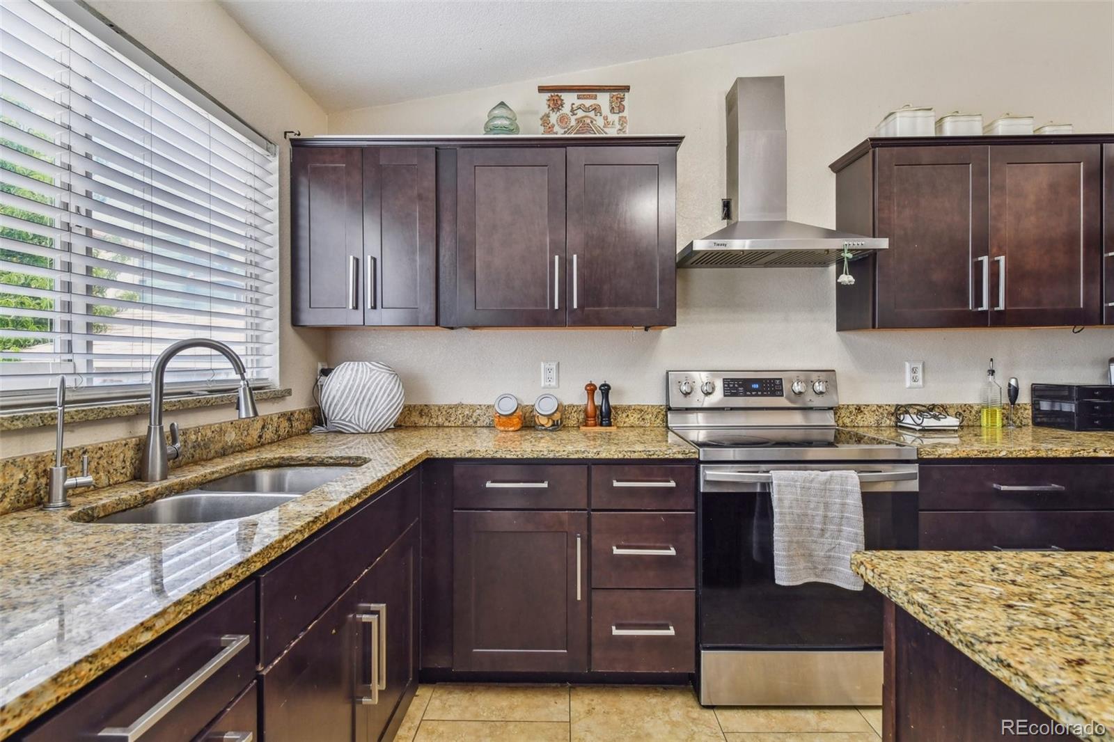 MLS Image #8 for 20651 e 42nd avenue,denver, Colorado