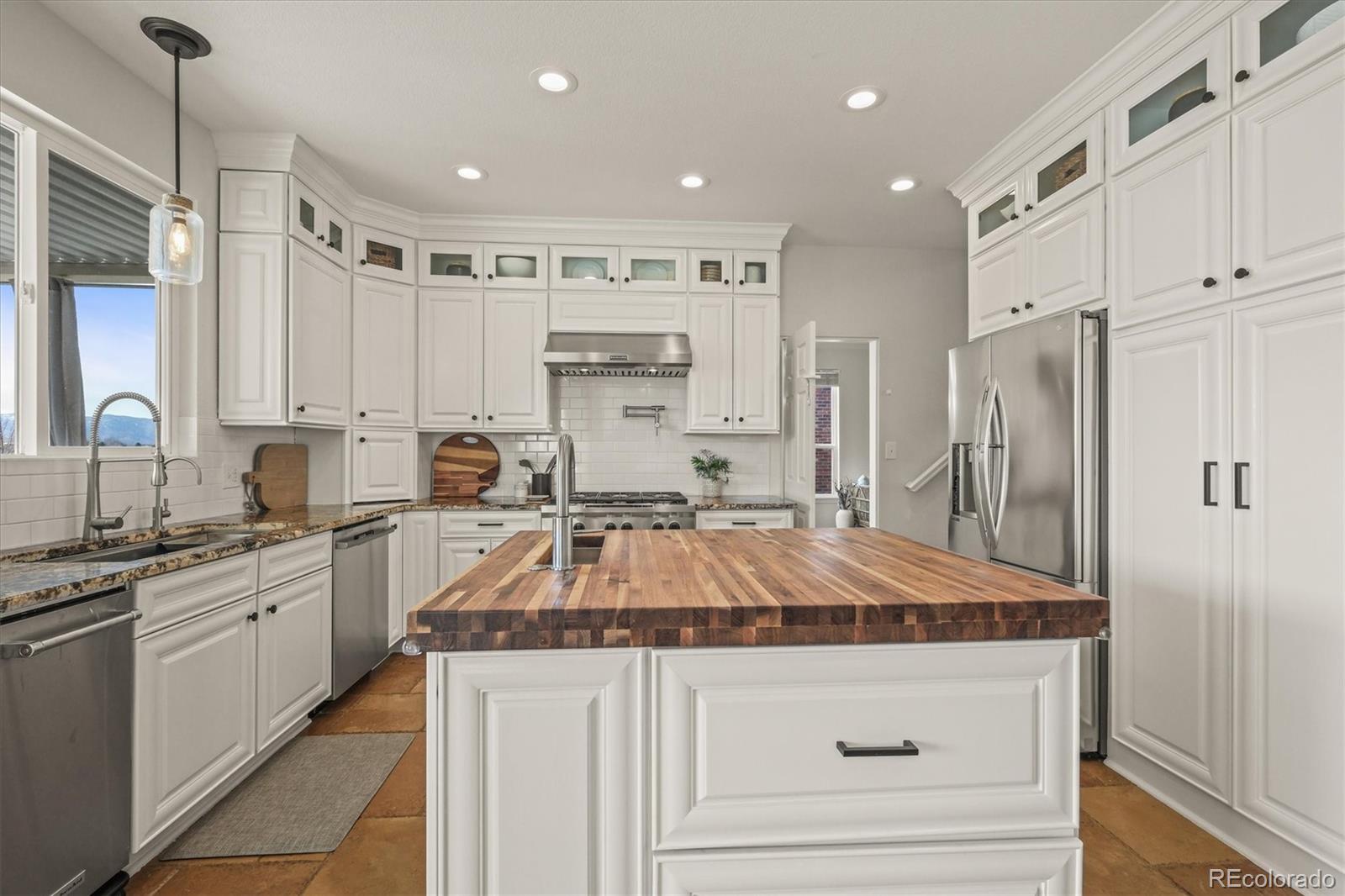 MLS Image #5 for 854  countrybriar lane,highlands ranch, Colorado