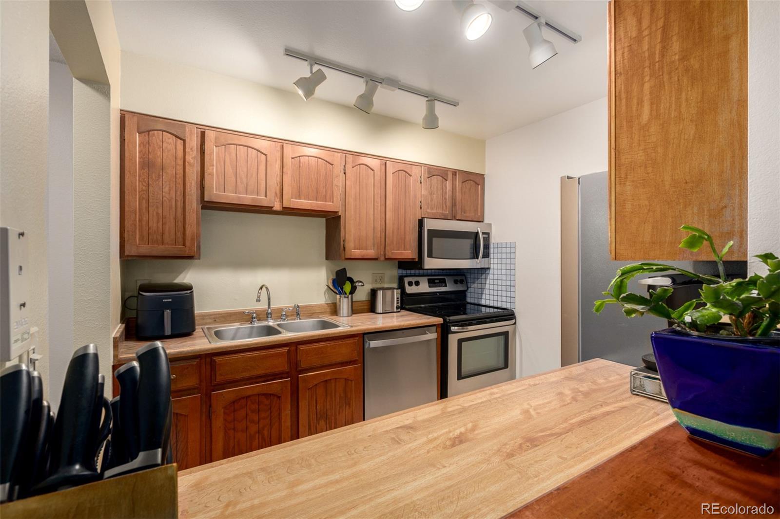 MLS Image #20 for 902 s yukon street,lakewood, Colorado