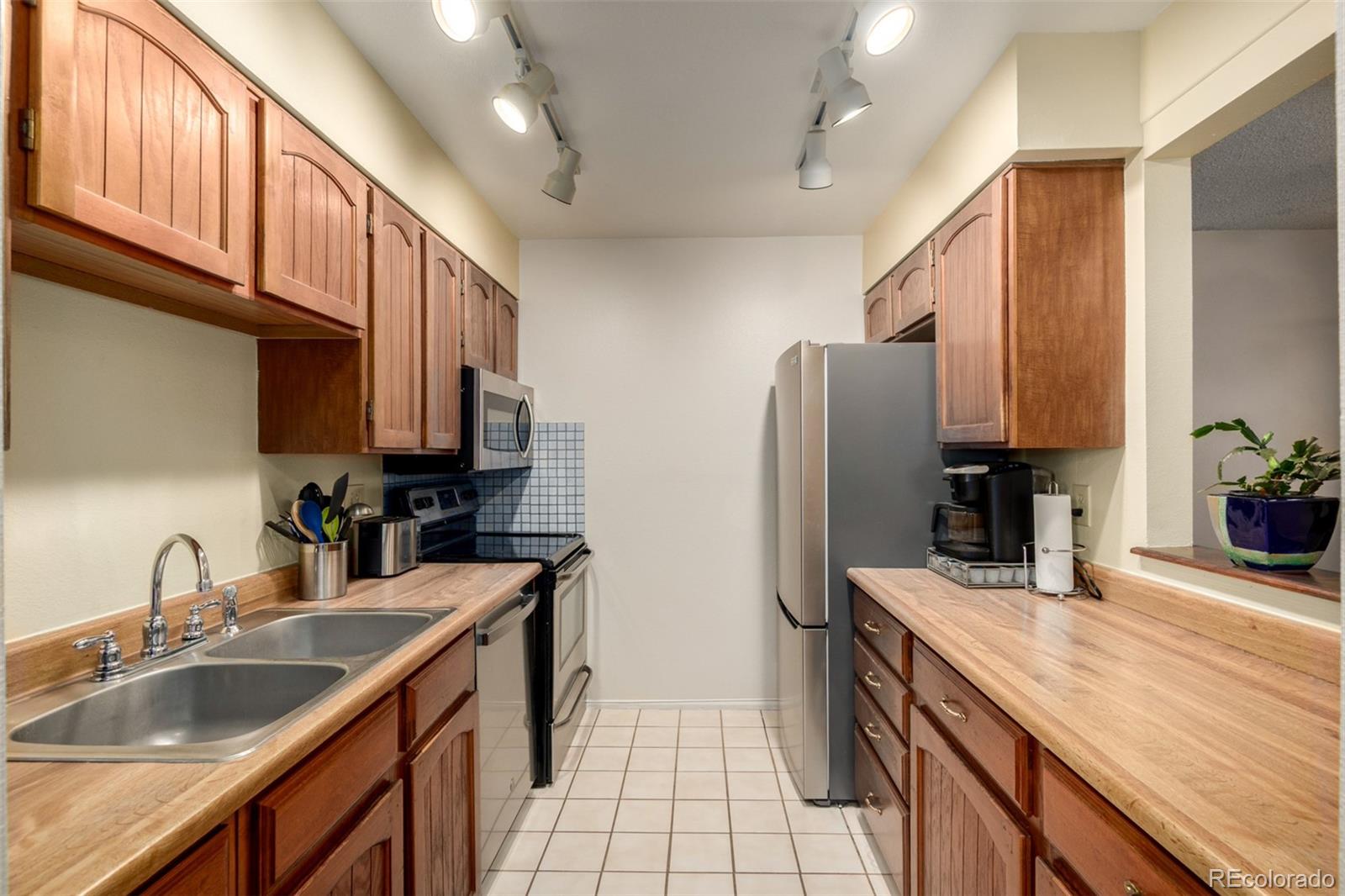 MLS Image #21 for 902 s yukon street,lakewood, Colorado