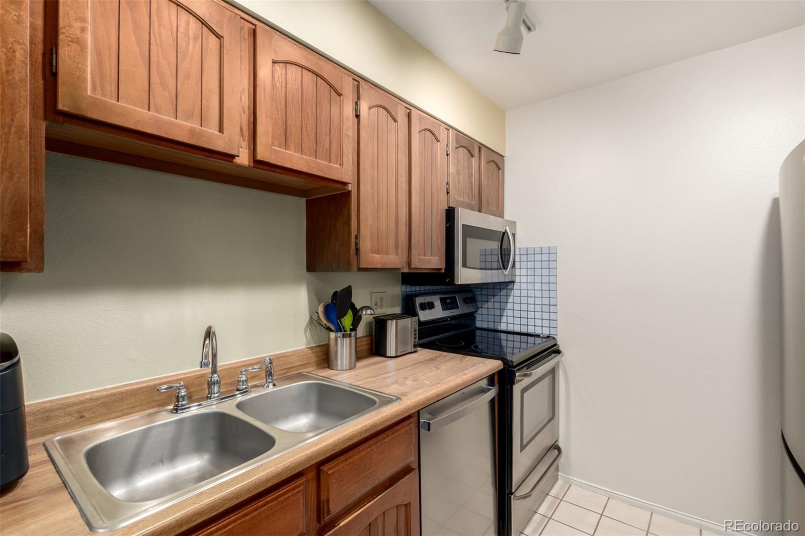 MLS Image #22 for 902 s yukon street,lakewood, Colorado