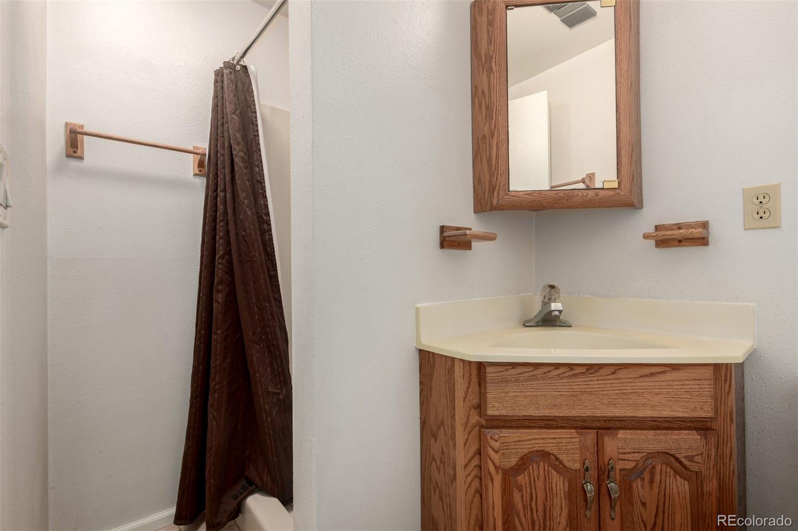 MLS Image #8 for 902 s yukon street,lakewood, Colorado