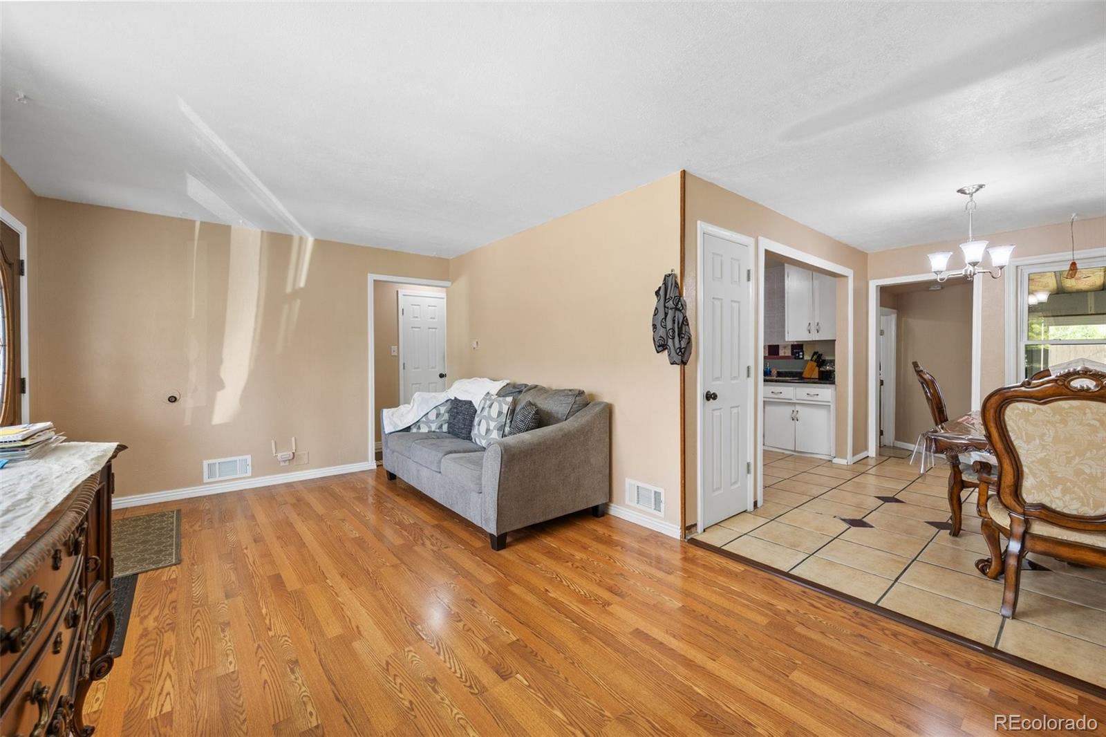 MLS Image #5 for 11192 e 7th avenue,aurora, Colorado