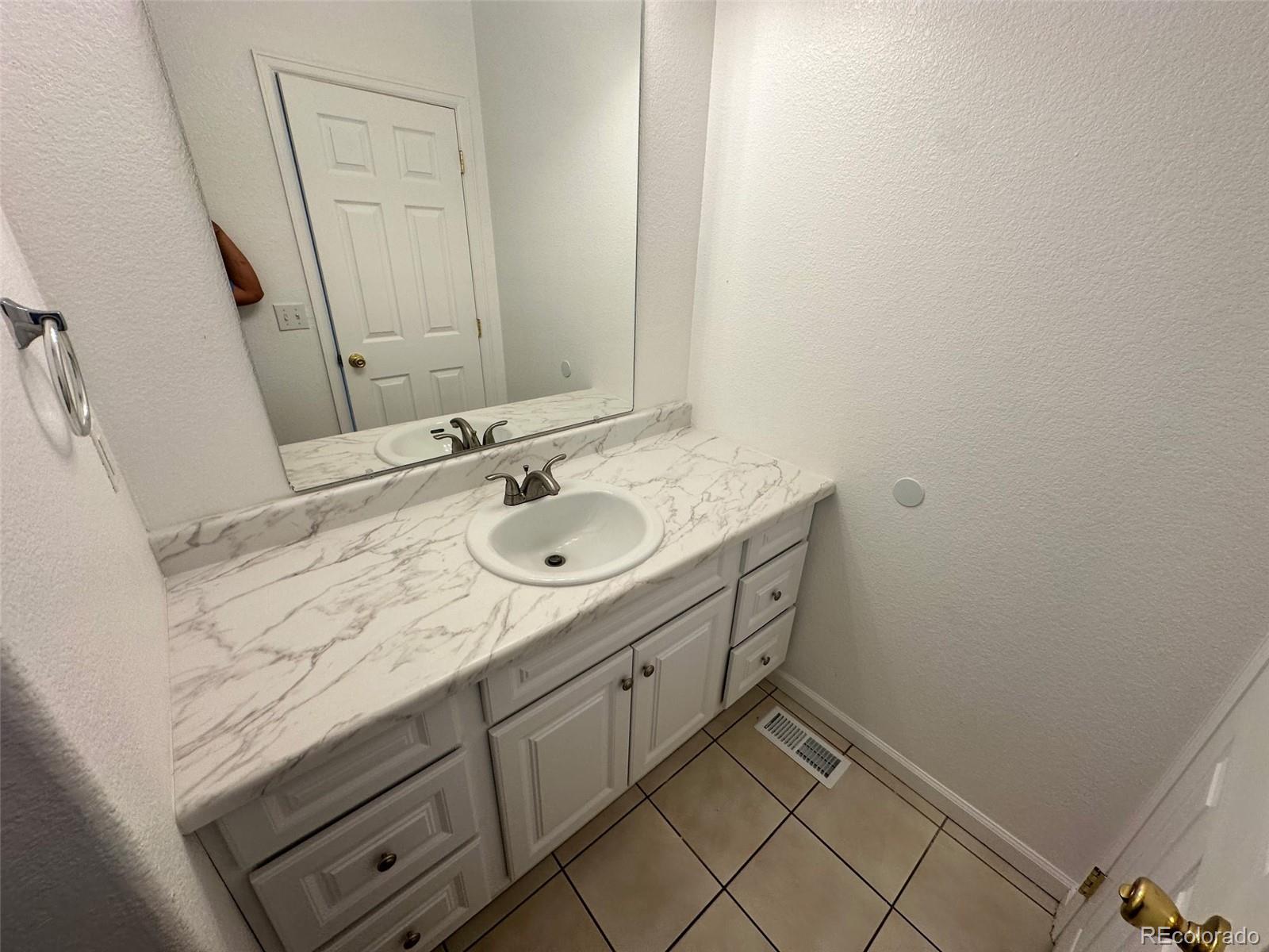 MLS Image #19 for 15555 e 40th avenue,denver, Colorado