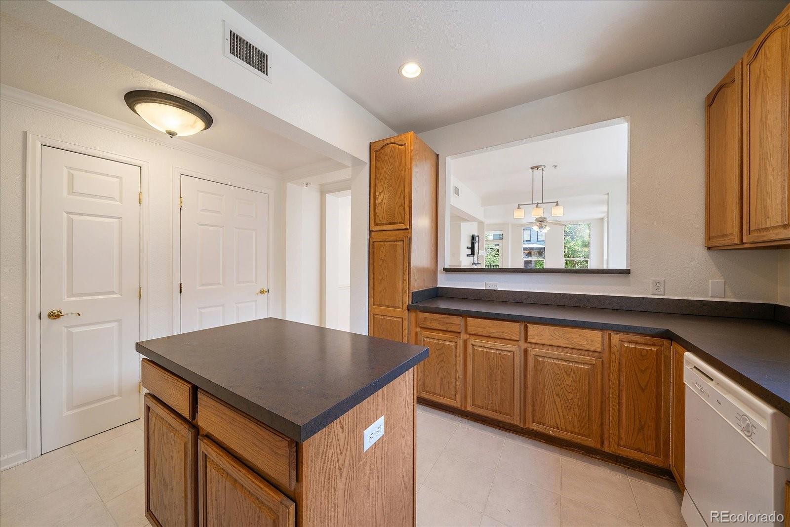 MLS Image #6 for 1521  vine street 101,denver, Colorado