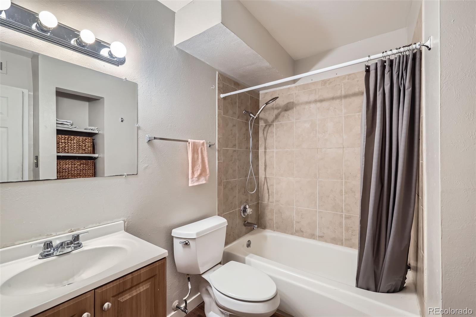 MLS Image #10 for 3653 s sheridan boulevard 16,denver, Colorado