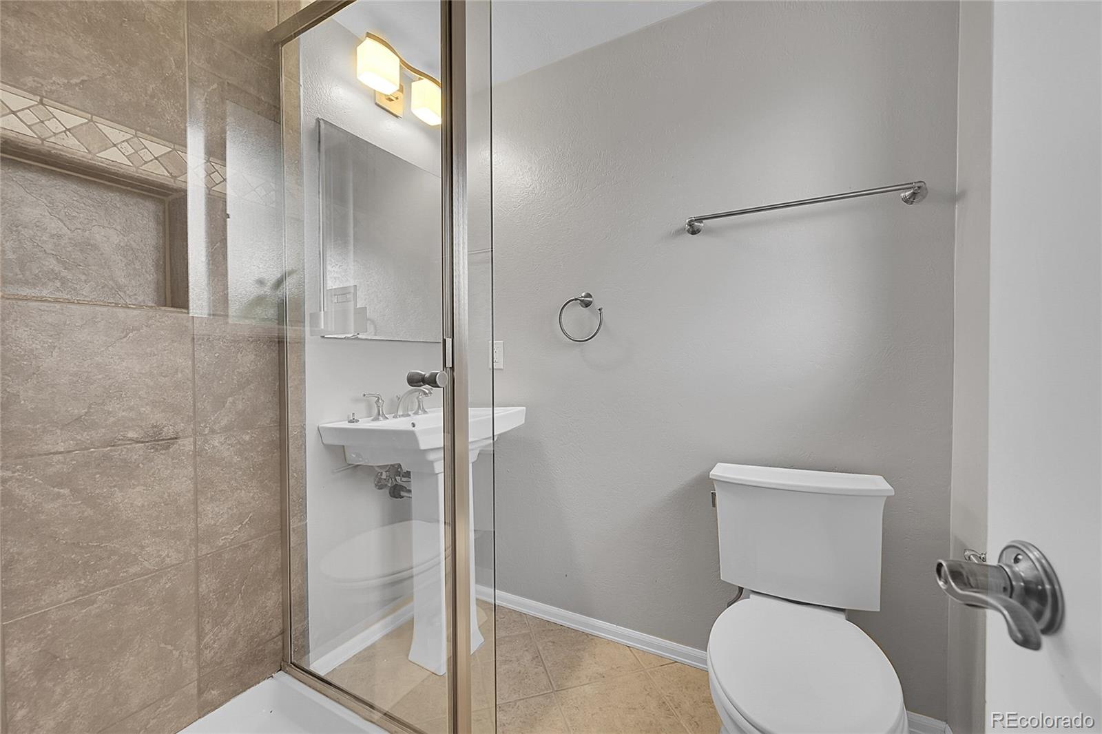 MLS Image #18 for 4722 s xenia street,denver, Colorado