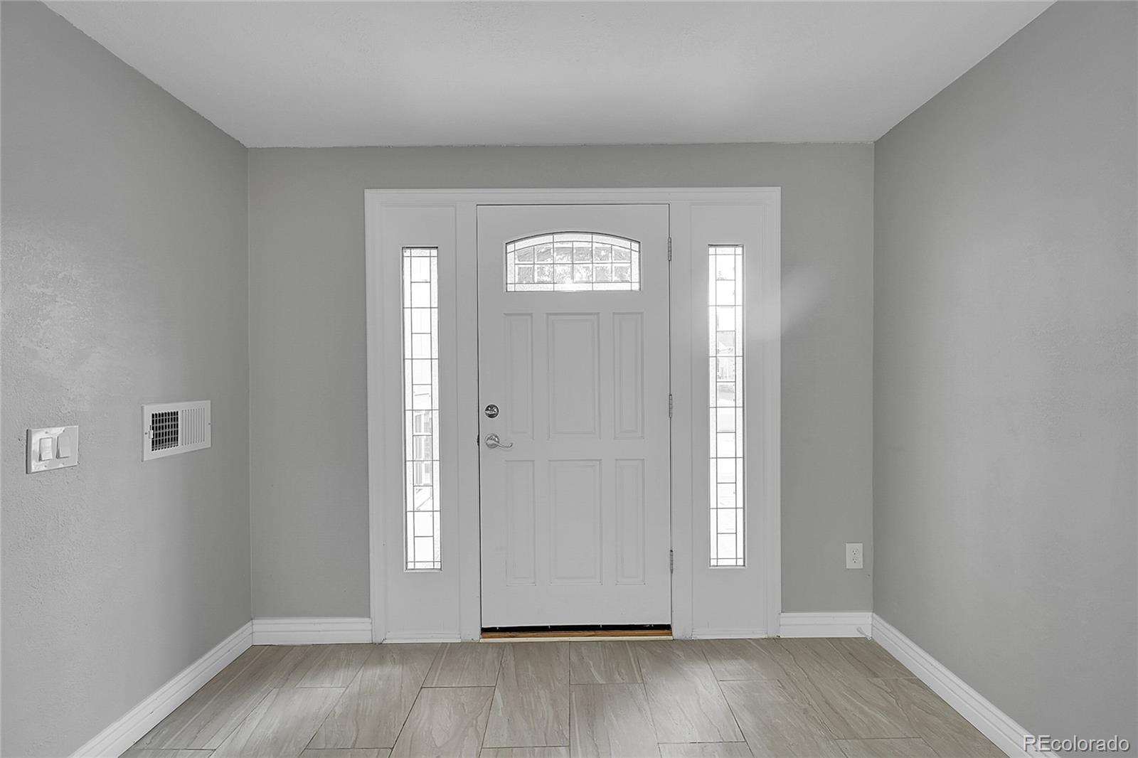 MLS Image #3 for 4722 s xenia street,denver, Colorado