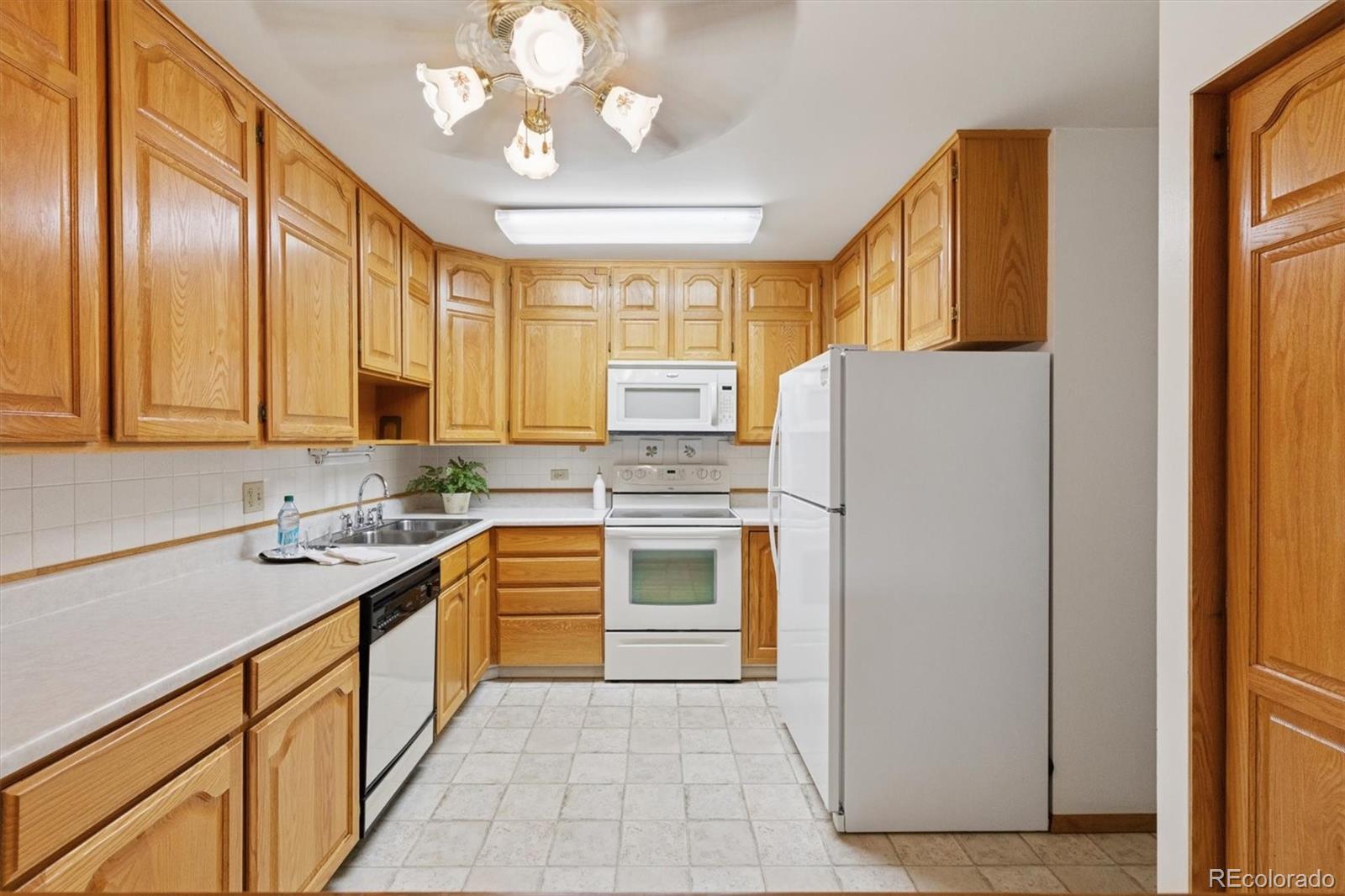 MLS Image #4 for 9625 e center avenue,denver, Colorado