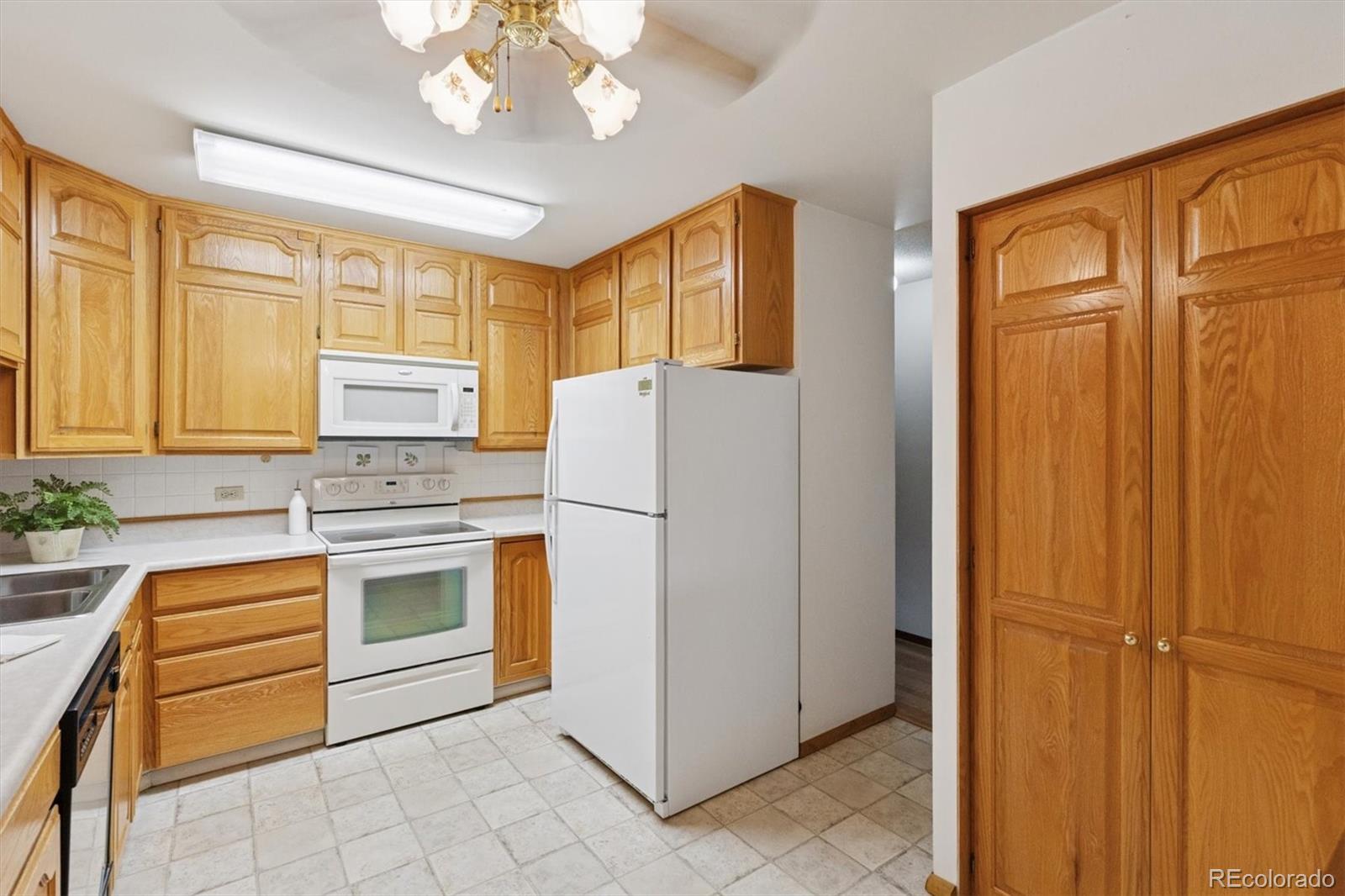 MLS Image #5 for 9625 e center avenue,denver, Colorado