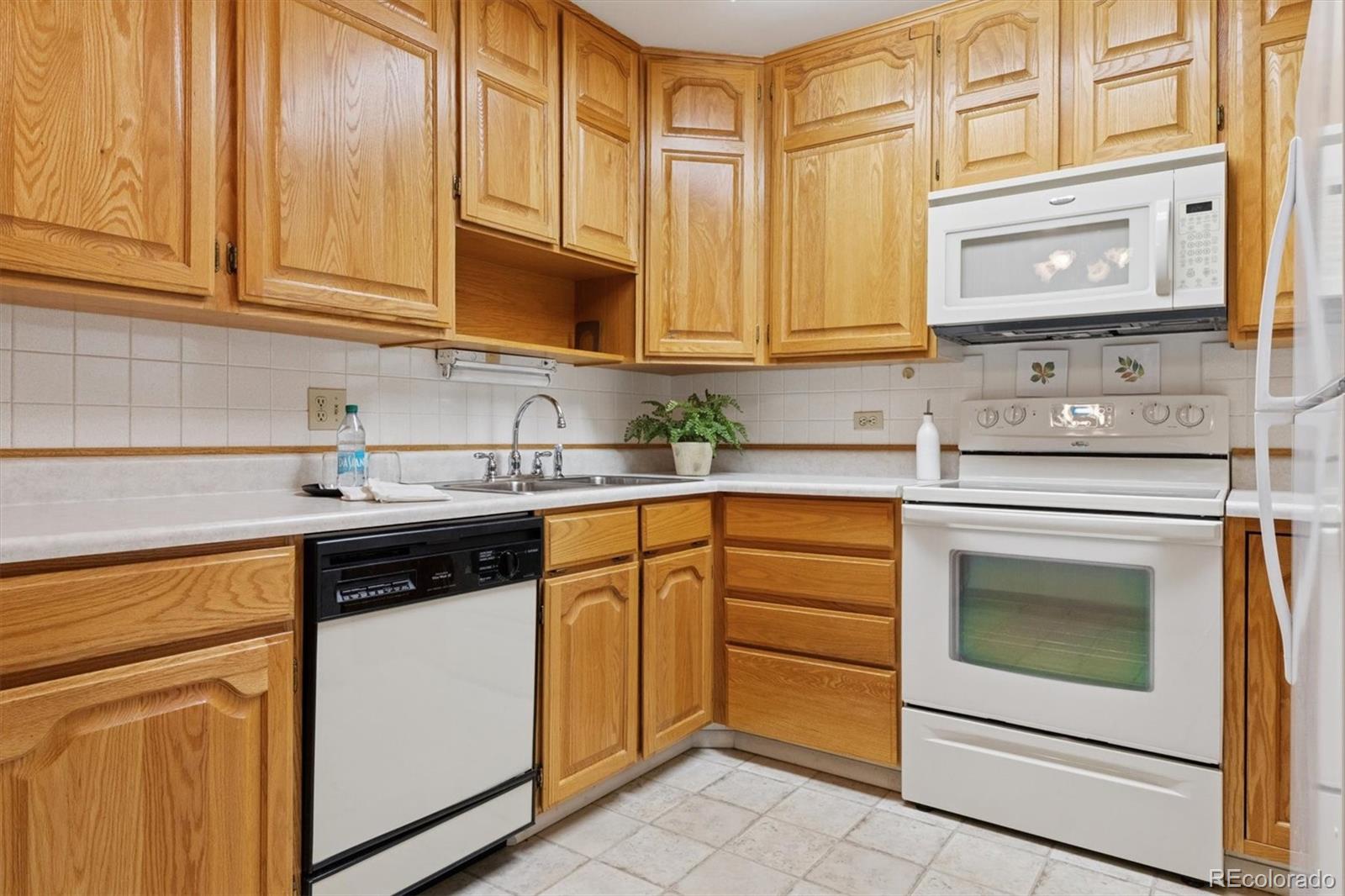 MLS Image #6 for 9625 e center avenue,denver, Colorado