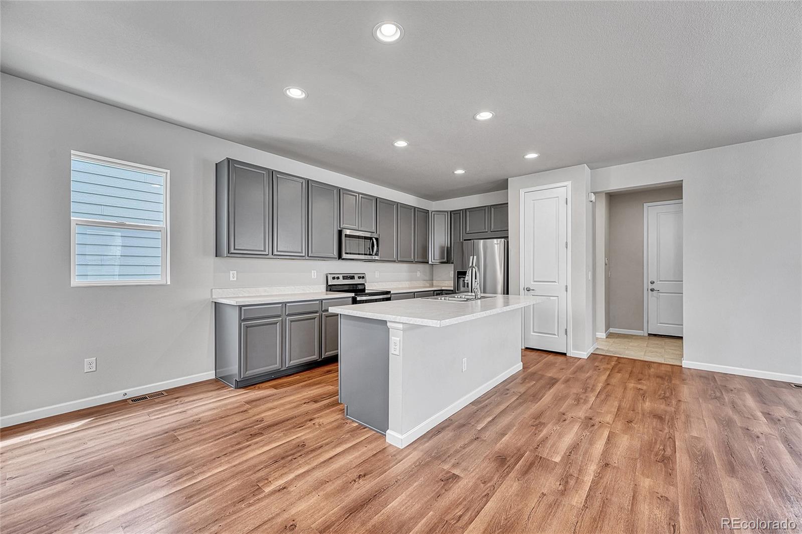 MLS Image #12 for 8911  eagle river street,littleton, Colorado