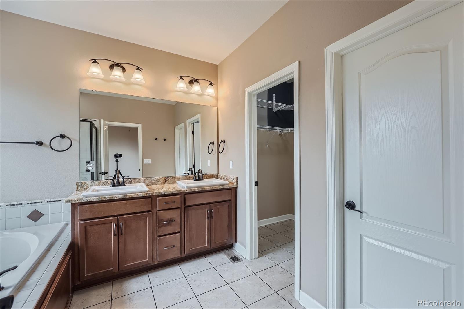 MLS Image #13 for 23993 e briarwood drive,aurora, Colorado