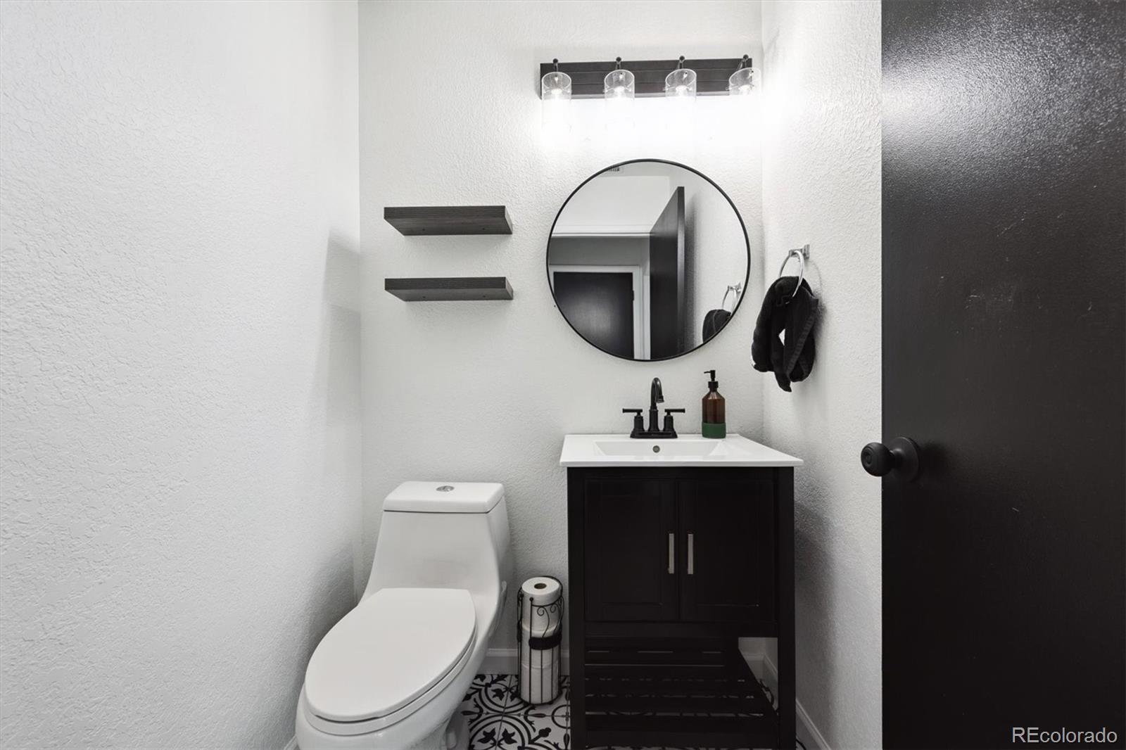 MLS Image #11 for 20765 e 39th avenue,denver, Colorado