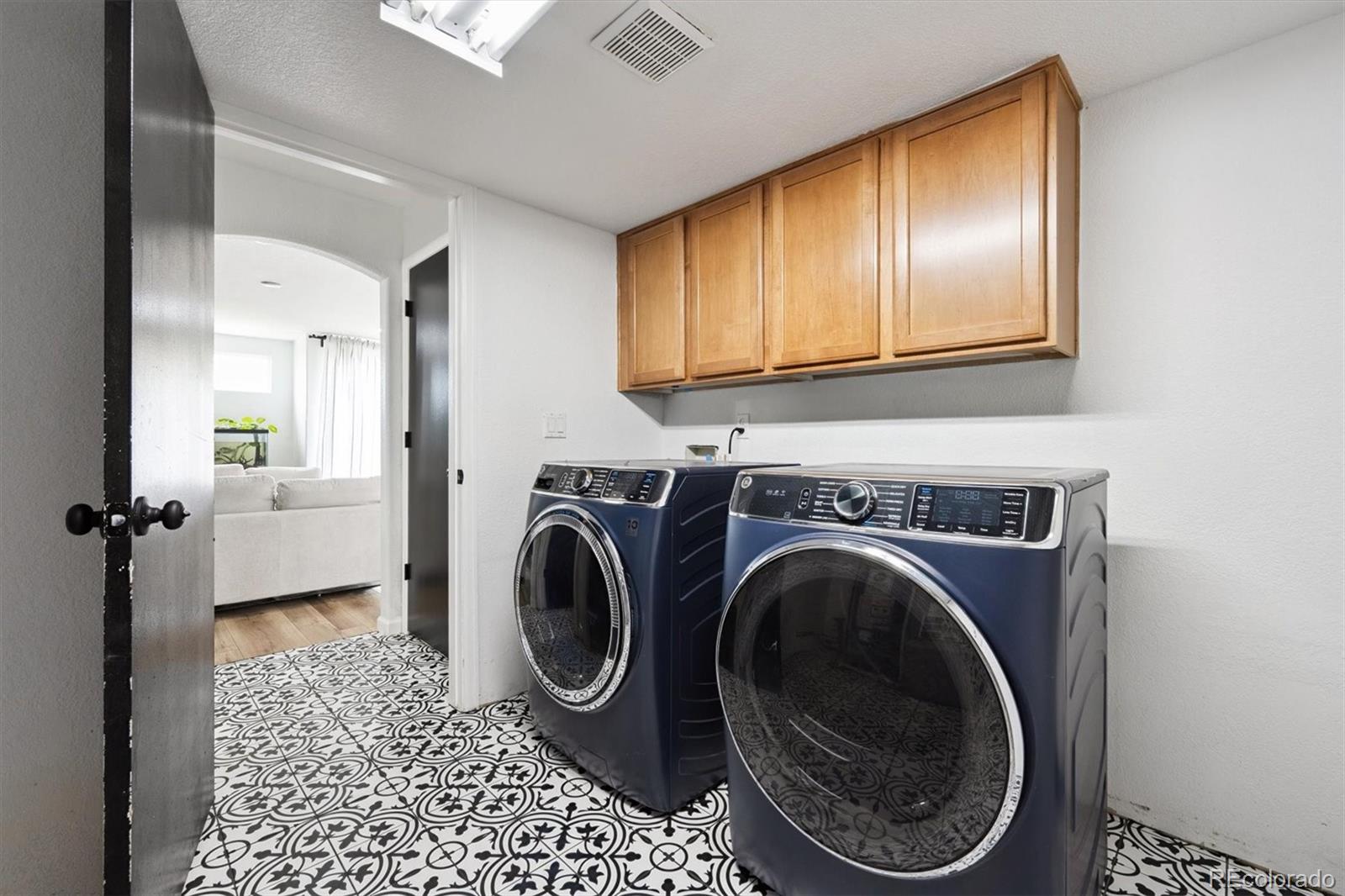 MLS Image #12 for 20765 e 39th avenue,denver, Colorado