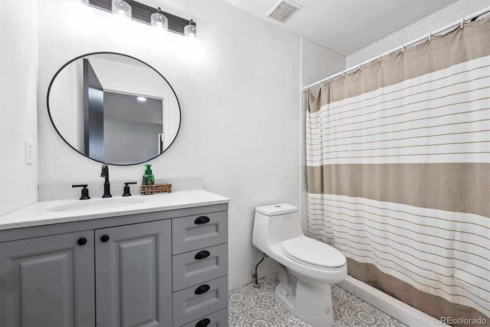 MLS Image #13 for 20765 e 39th avenue,denver, Colorado
