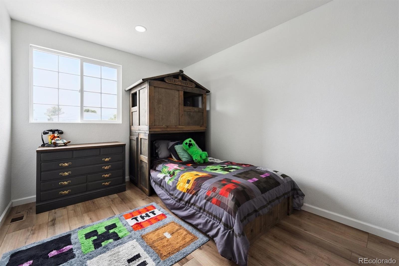 MLS Image #15 for 20765 e 39th avenue,denver, Colorado