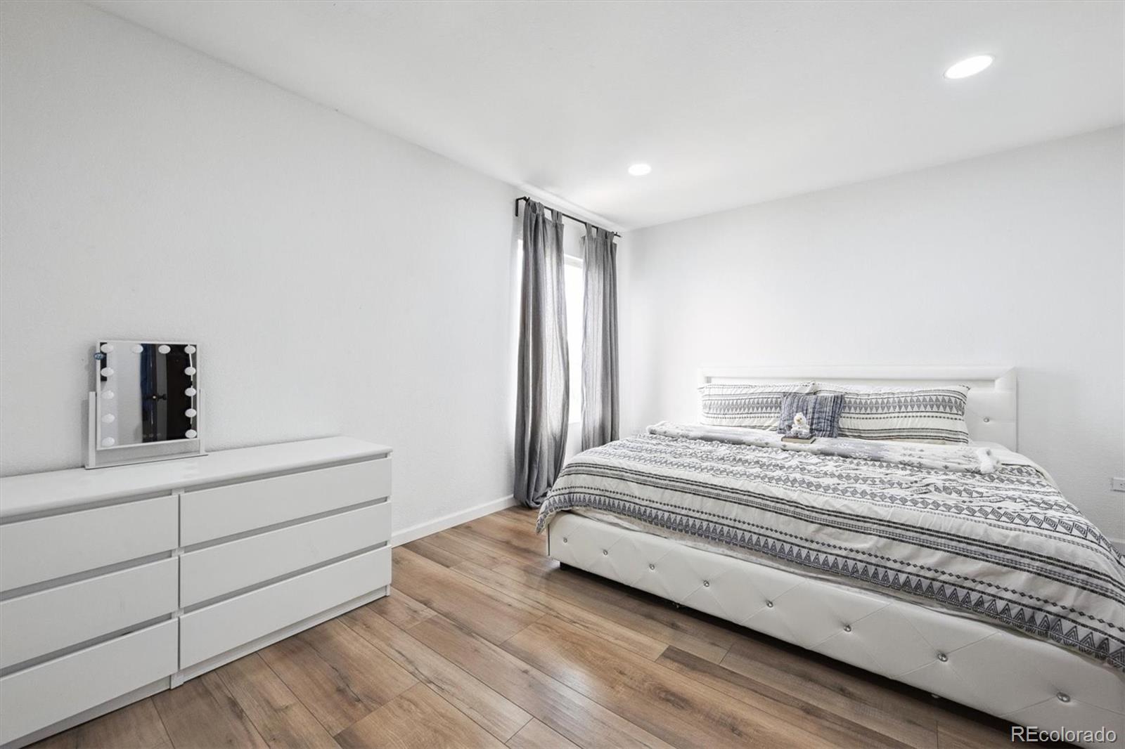 MLS Image #16 for 20765 e 39th avenue,denver, Colorado