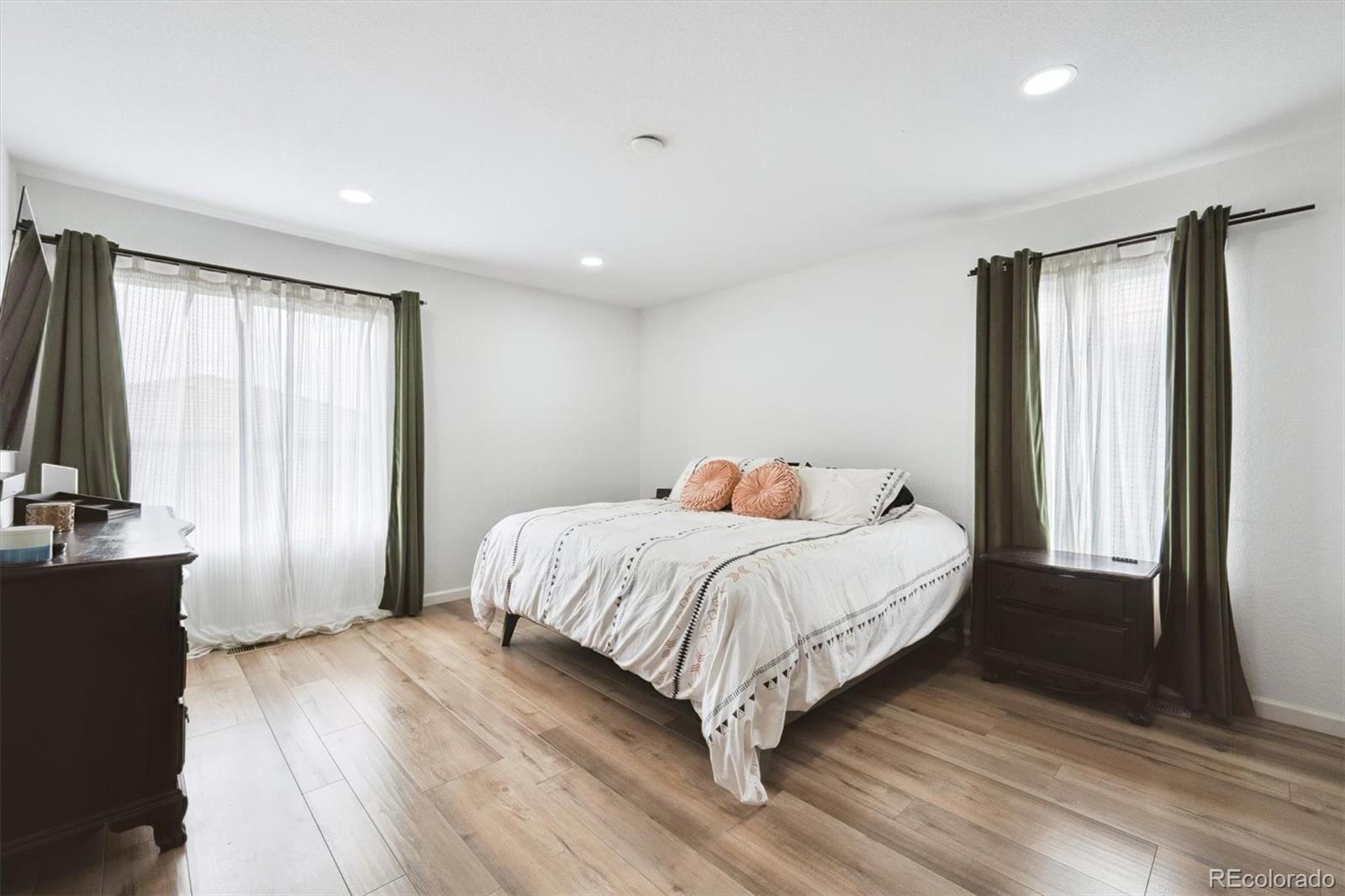MLS Image #17 for 20765 e 39th avenue,denver, Colorado