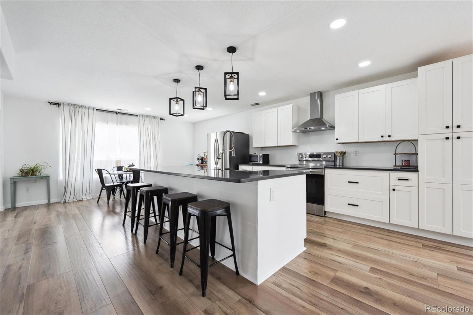 MLS Image #5 for 20765 e 39th avenue,denver, Colorado