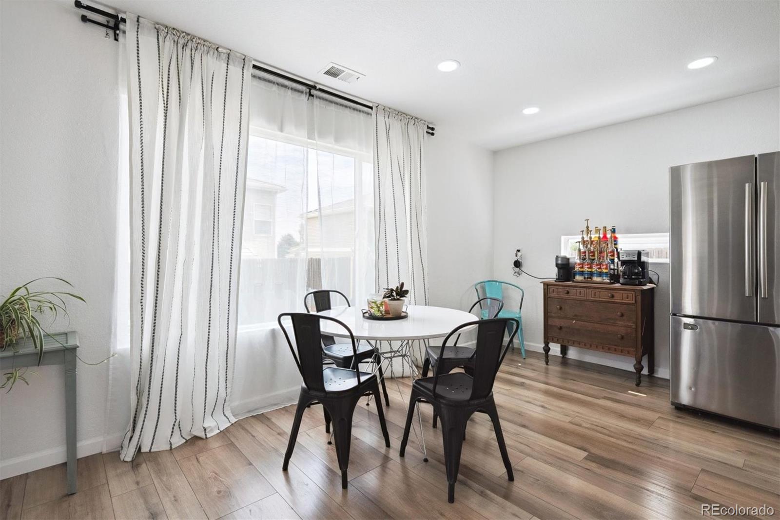 MLS Image #7 for 20765 e 39th avenue,denver, Colorado