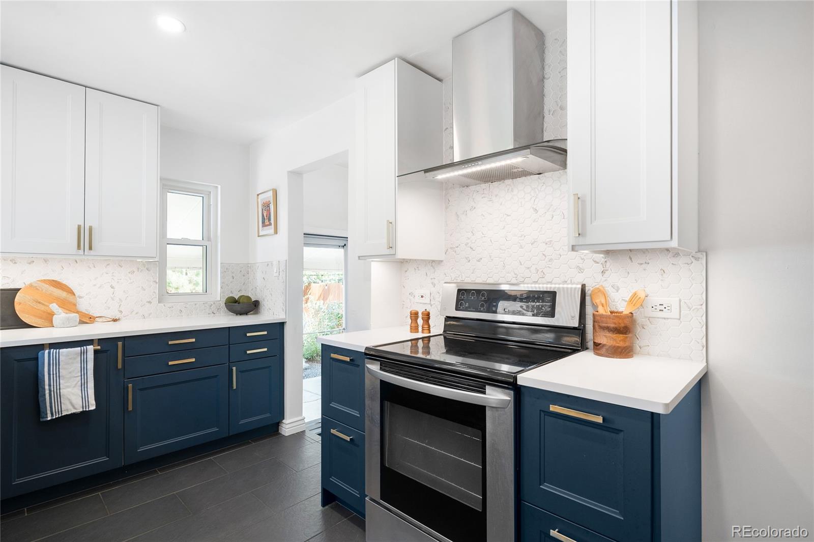 MLS Image #11 for 3055 s bannock street,englewood, Colorado