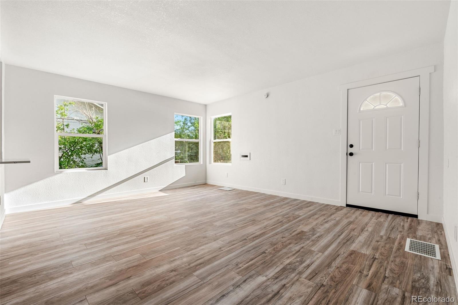 MLS Image #3 for 1636  geneva street,aurora, Colorado