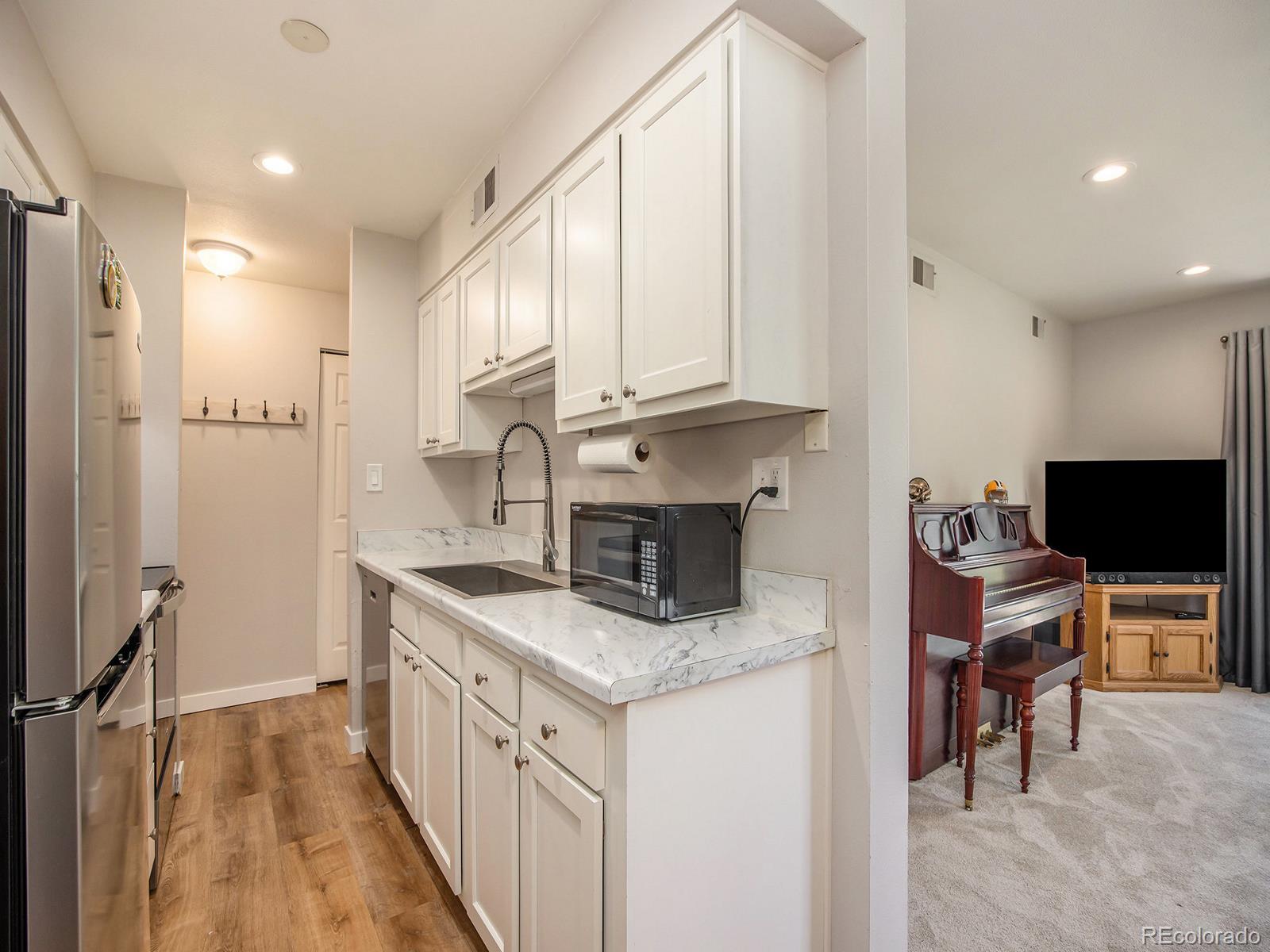 MLS Image #5 for 309 e highline circle 104,centennial, Colorado