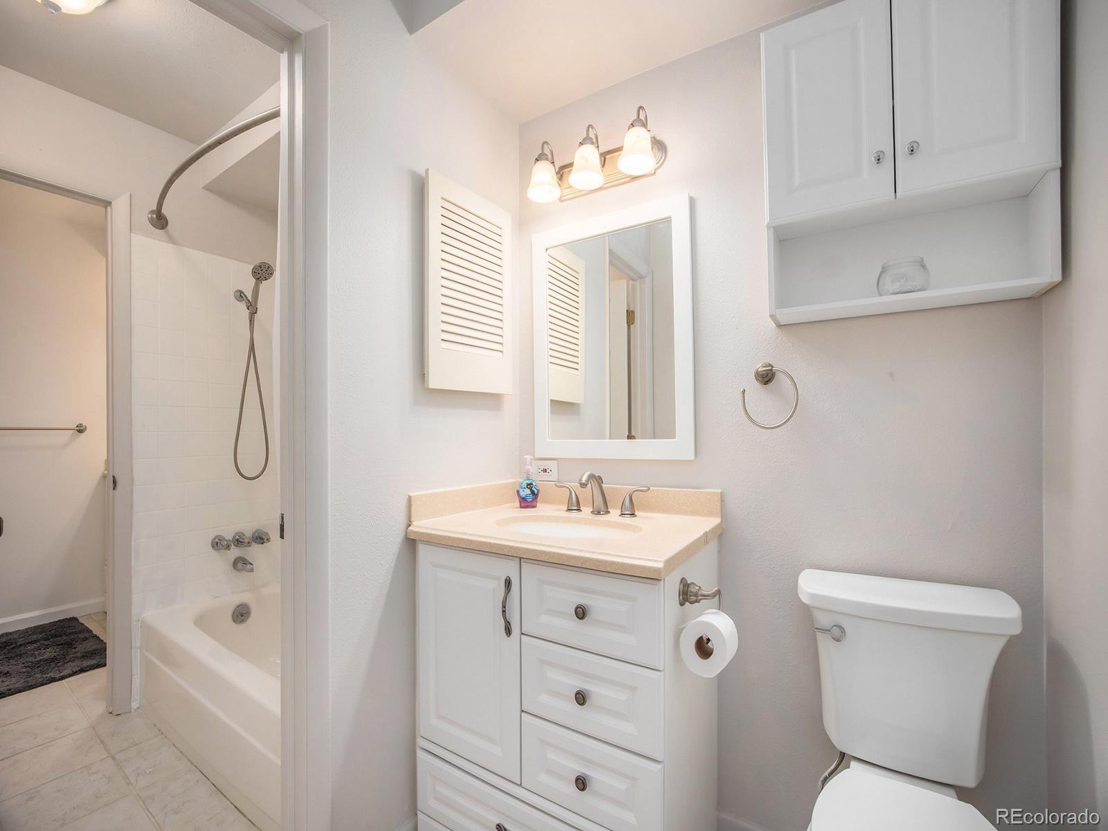 MLS Image #9 for 309 e highline circle 104,centennial, Colorado