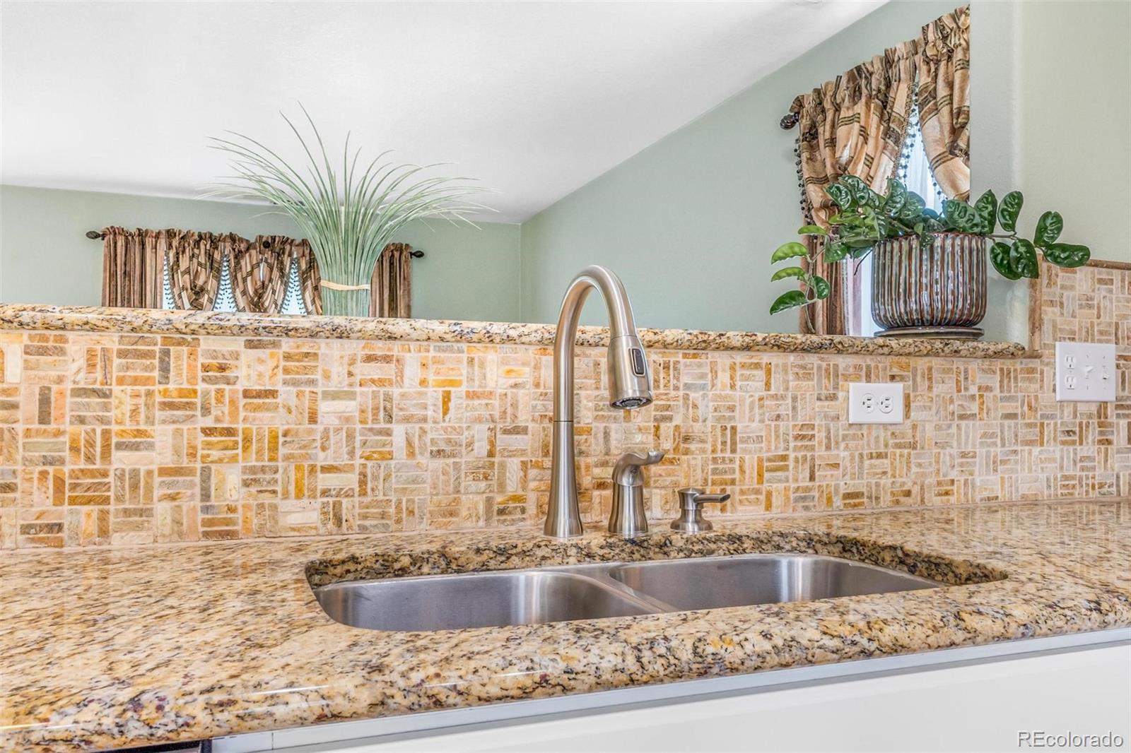 MLS Image #8 for 5320 e 100th drive,thornton, Colorado