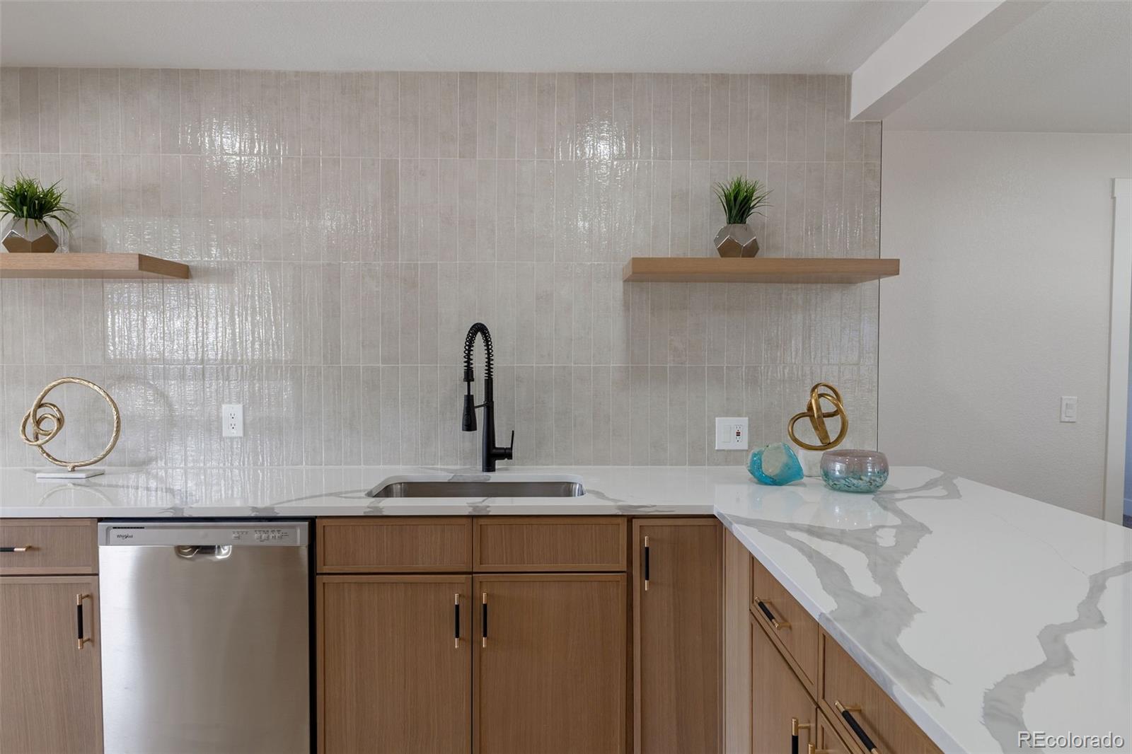 MLS Image #8 for 1670 s quieto court,denver, Colorado