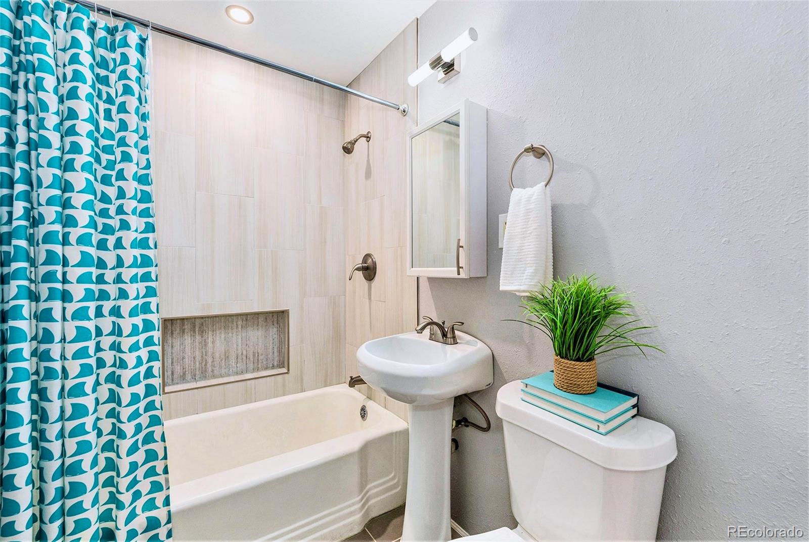 MLS Image #17 for 2530 s knox court,denver, Colorado