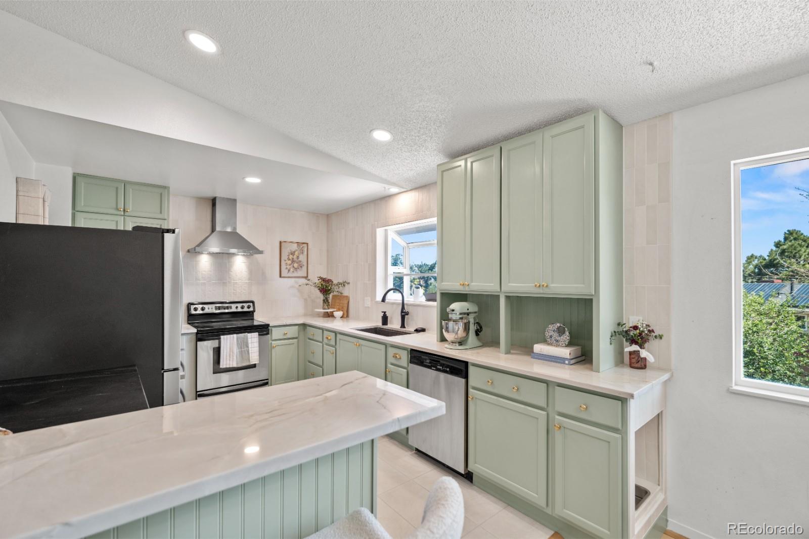 MLS Image #10 for 2910  downhill drive,colorado springs, Colorado