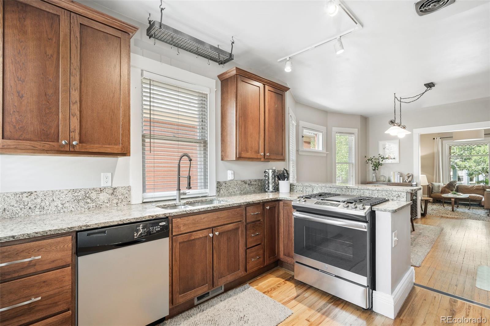 MLS Image #12 for 534 s pearl street,denver, Colorado