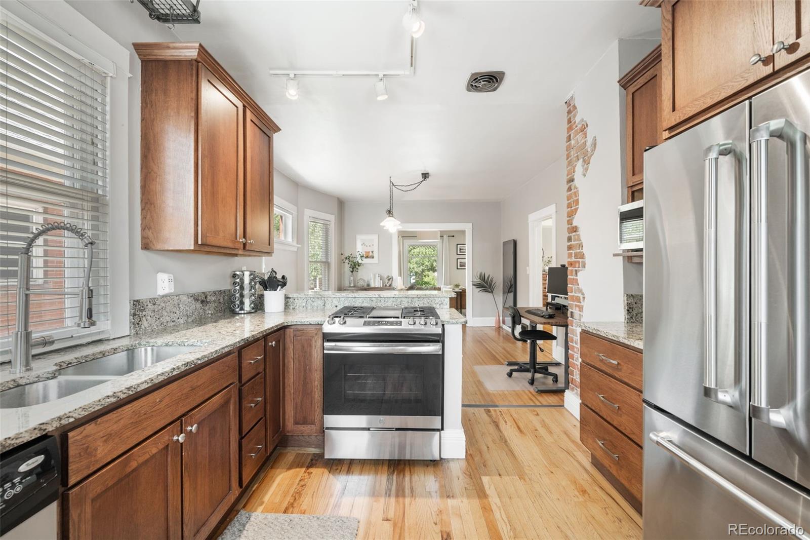 MLS Image #13 for 534 s pearl street,denver, Colorado