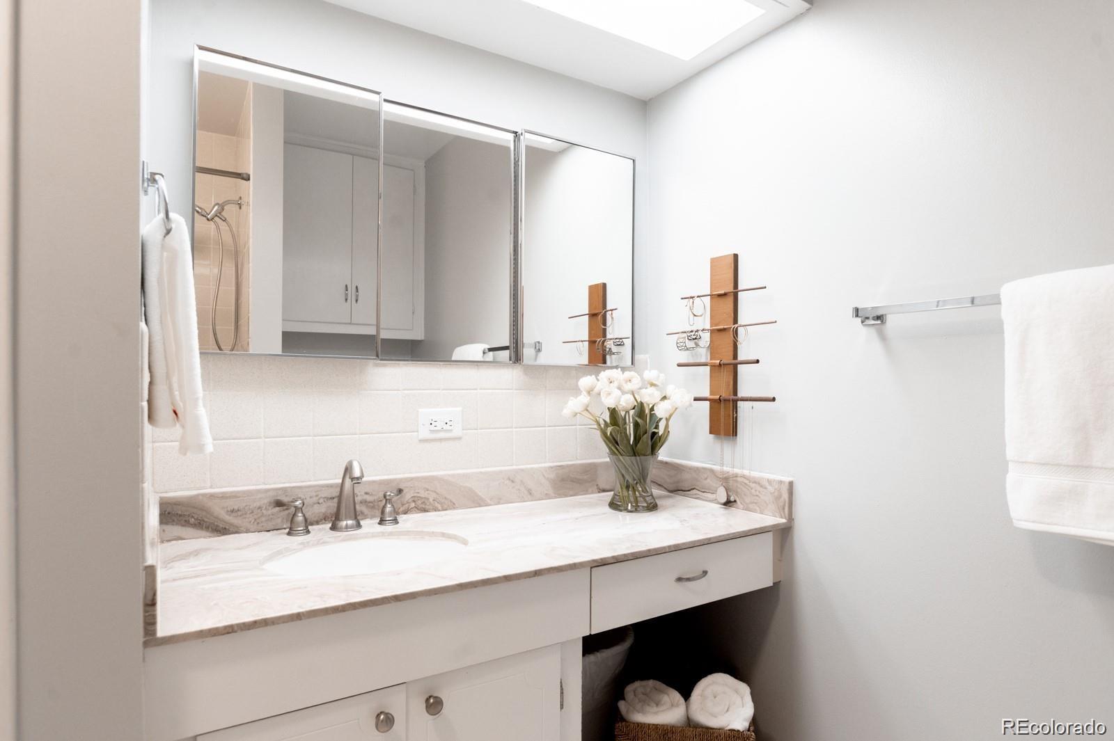 MLS Image #12 for 3004 s niagara way,denver, Colorado