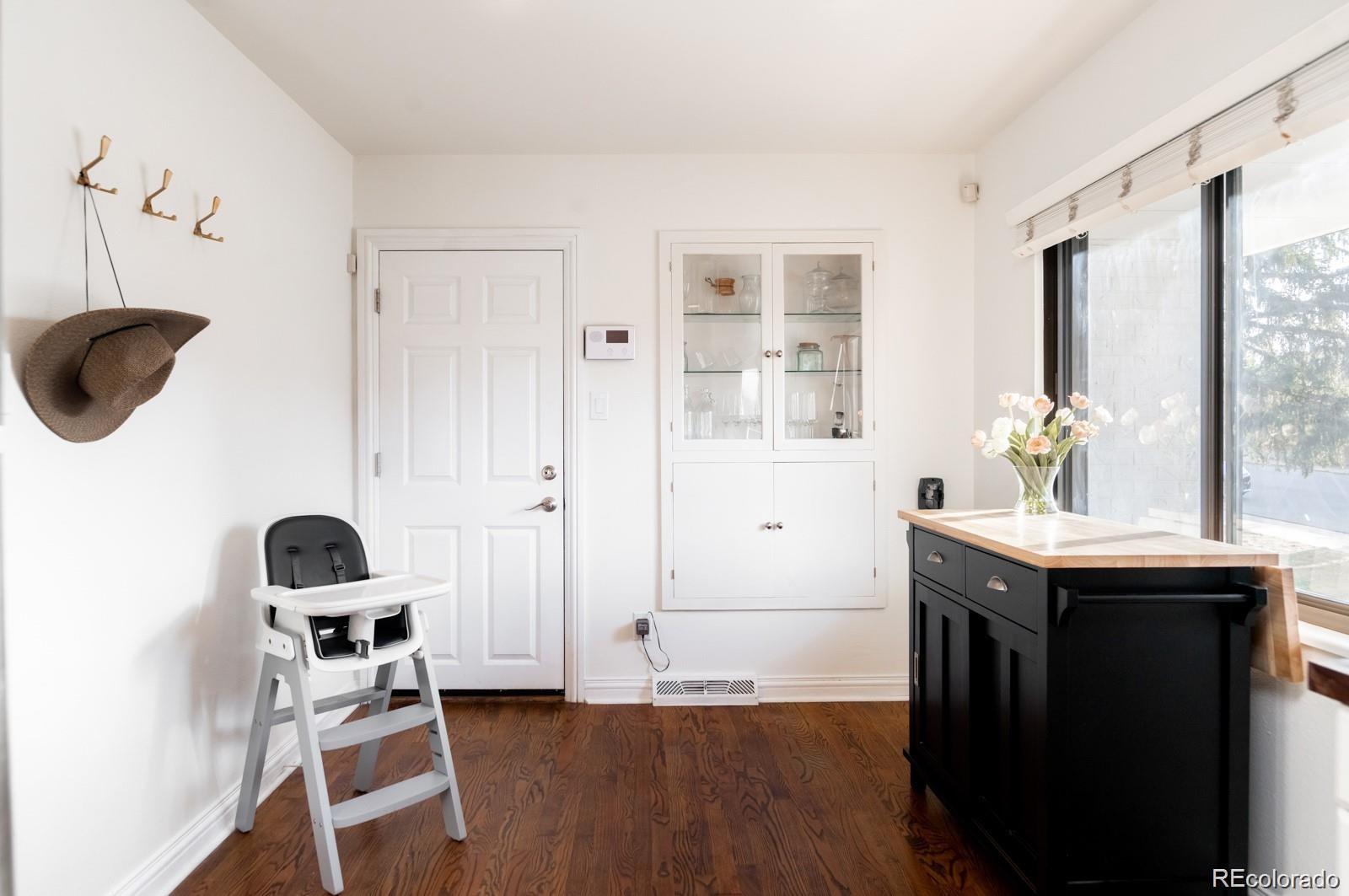 MLS Image #4 for 3004 s niagara way,denver, Colorado