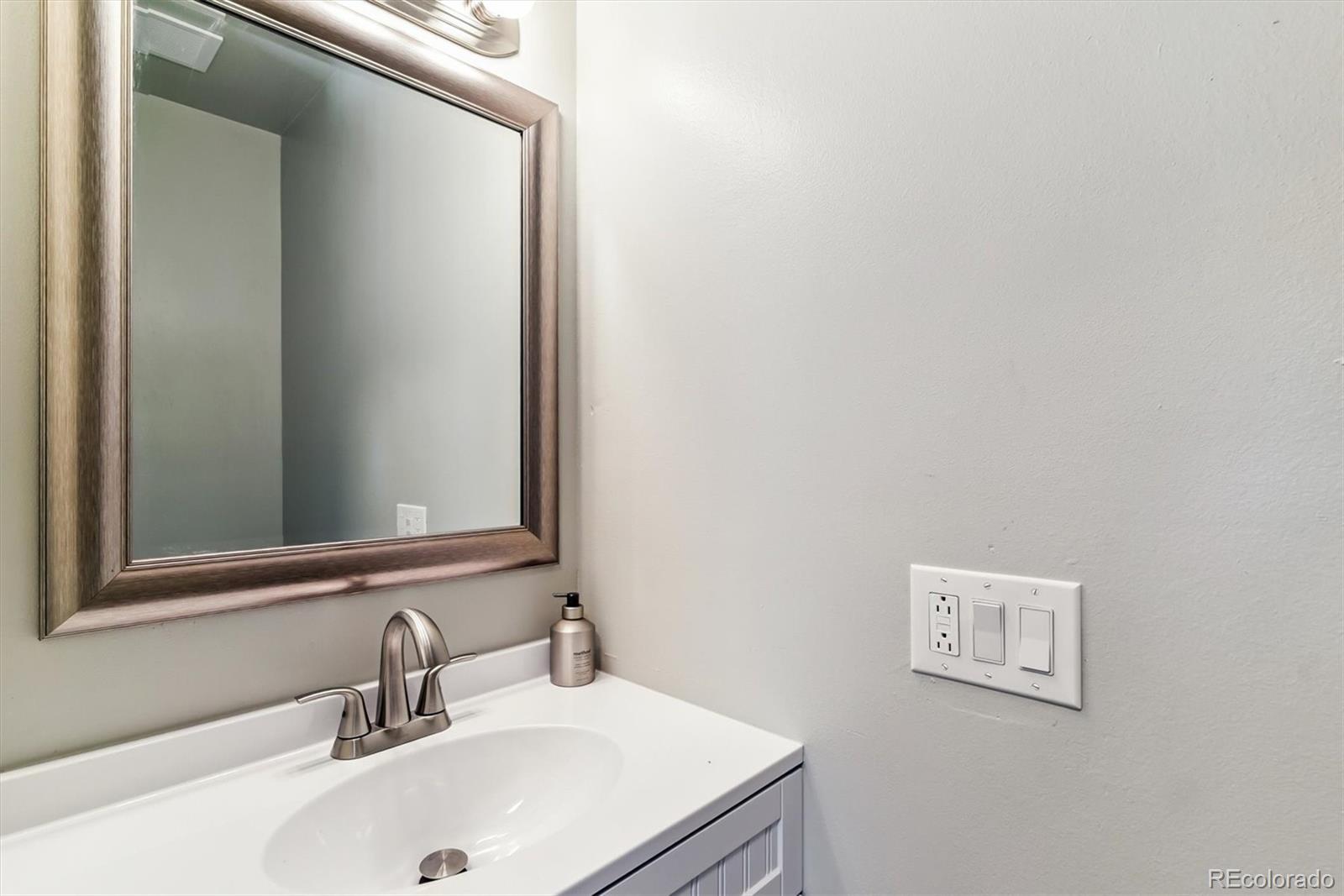 MLS Image #19 for 1927 s peoria street,aurora, Colorado