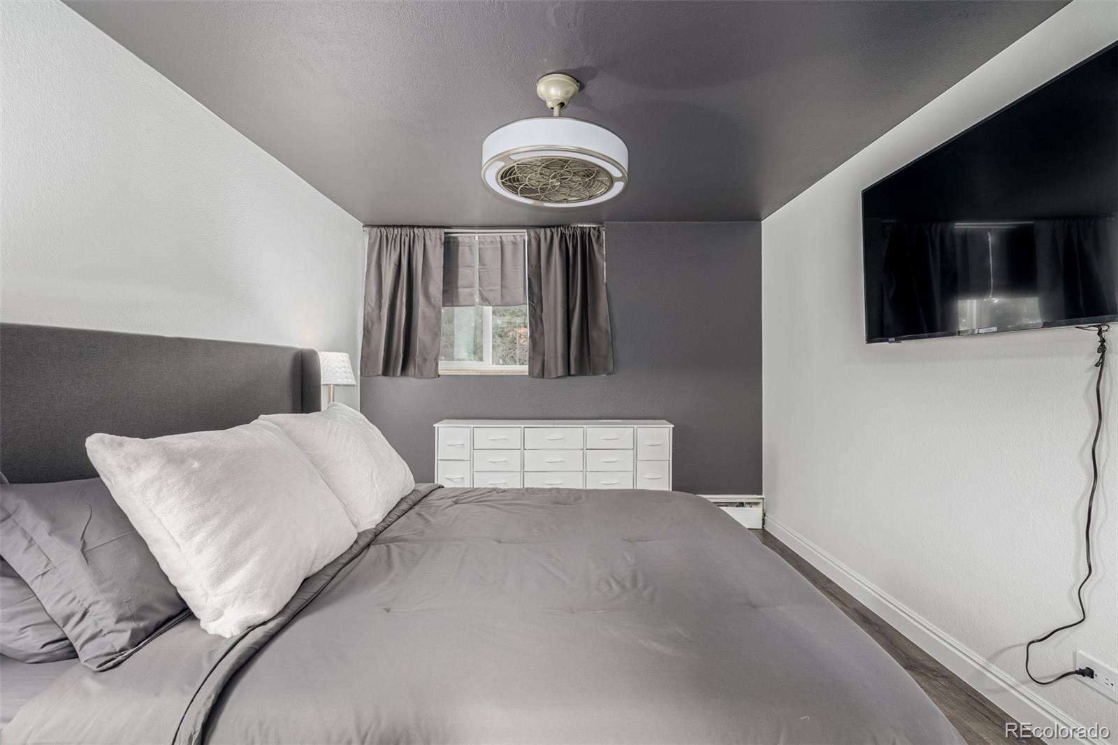 MLS Image #11 for 1390 n emerson street 101,denver, Colorado