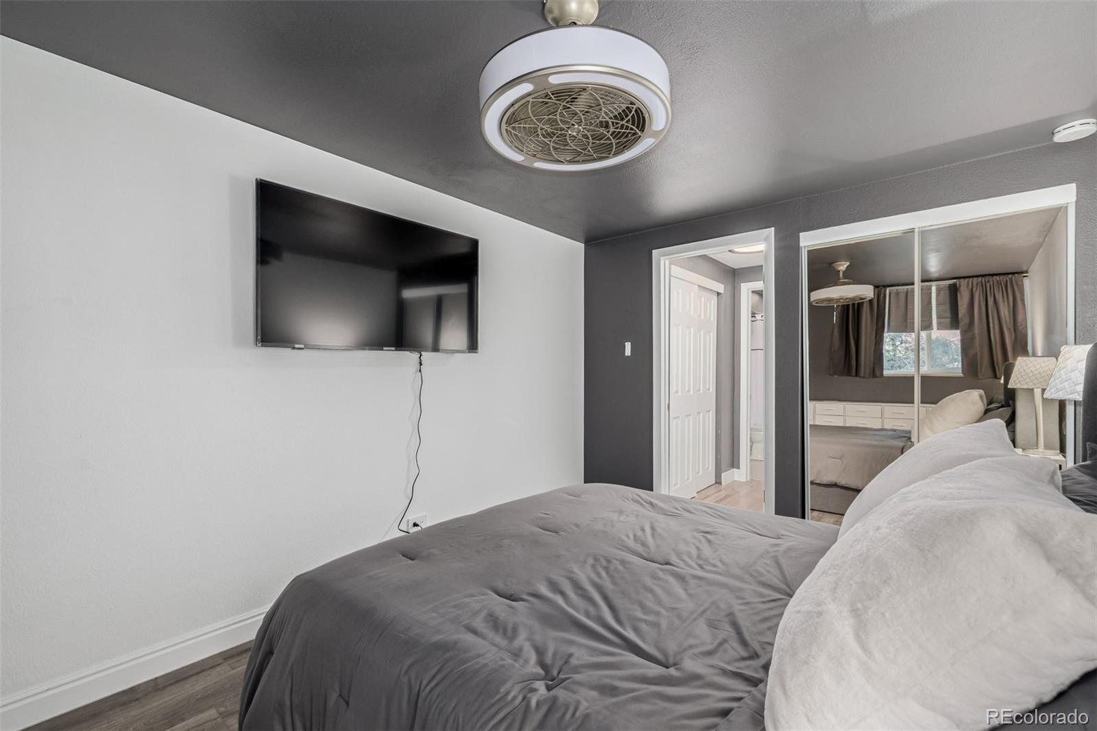 MLS Image #13 for 1390 n emerson street 101,denver, Colorado