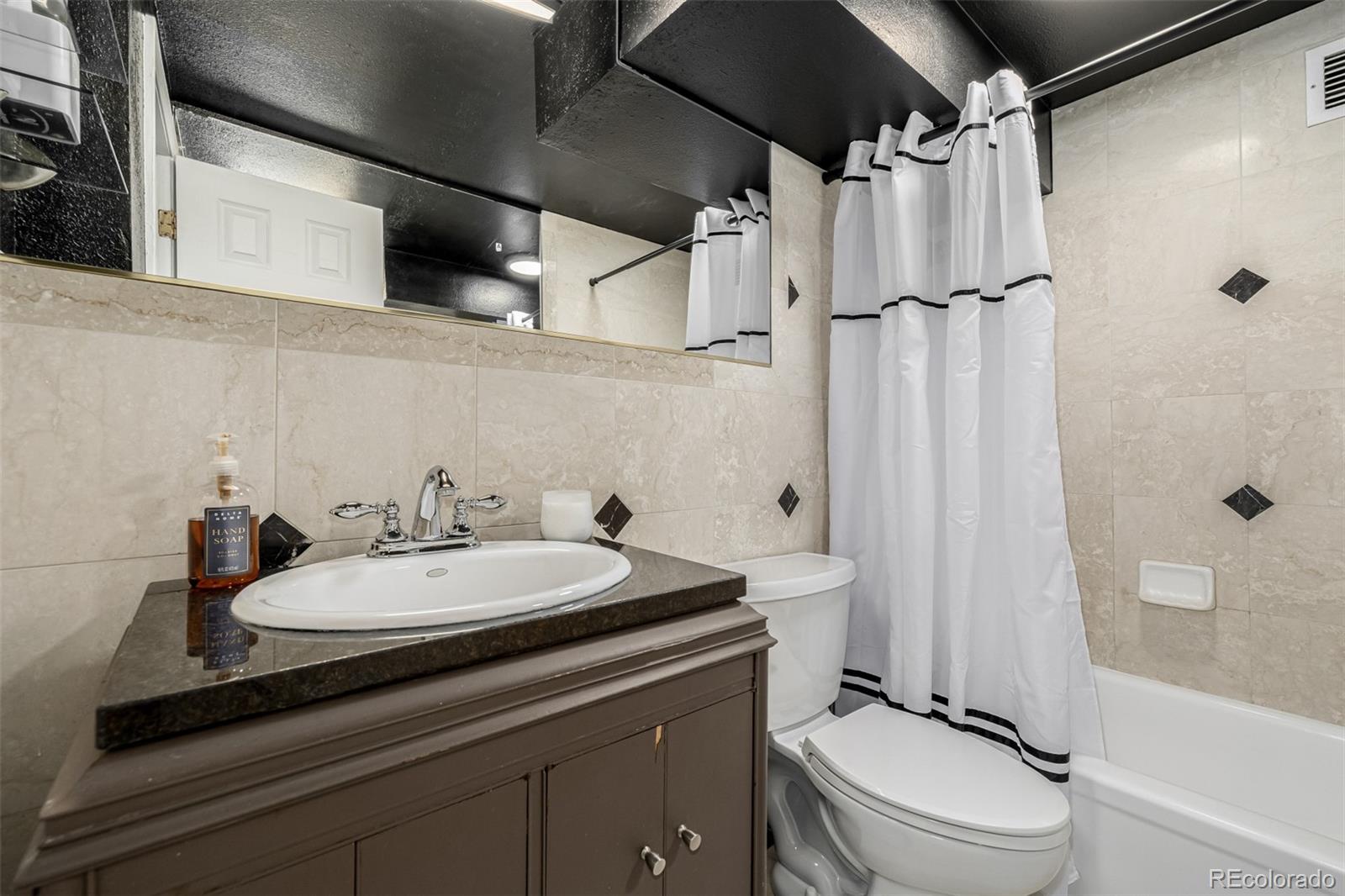 MLS Image #14 for 1390 n emerson street 101,denver, Colorado