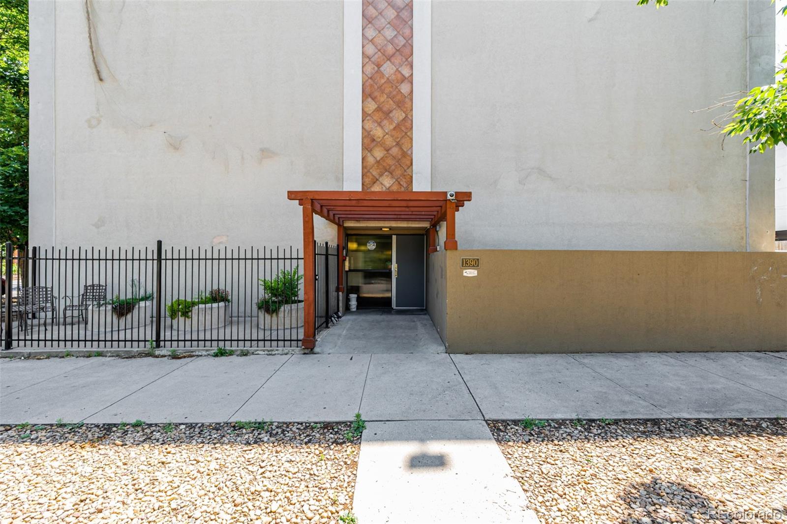 MLS Image #19 for 1390 n emerson street 101,denver, Colorado