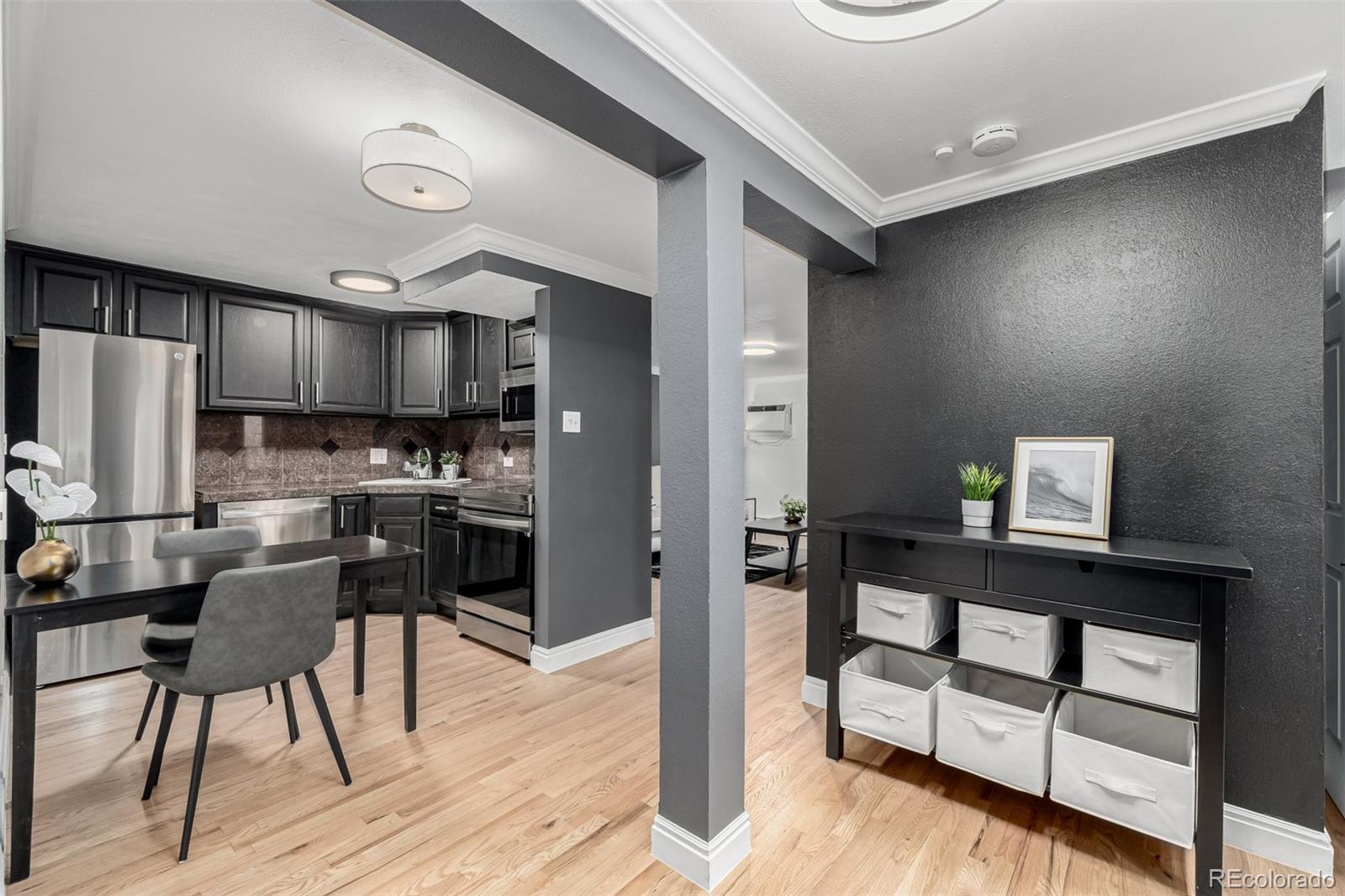 MLS Image #9 for 1390 n emerson street 101,denver, Colorado