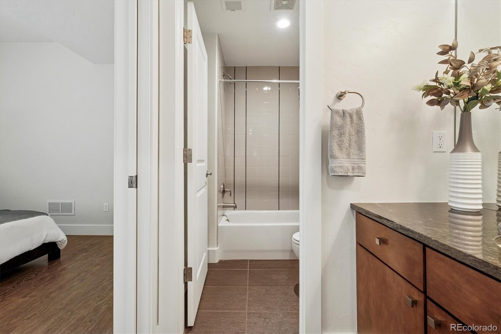 MLS Image #38 for 1703 s grant street,denver, Colorado