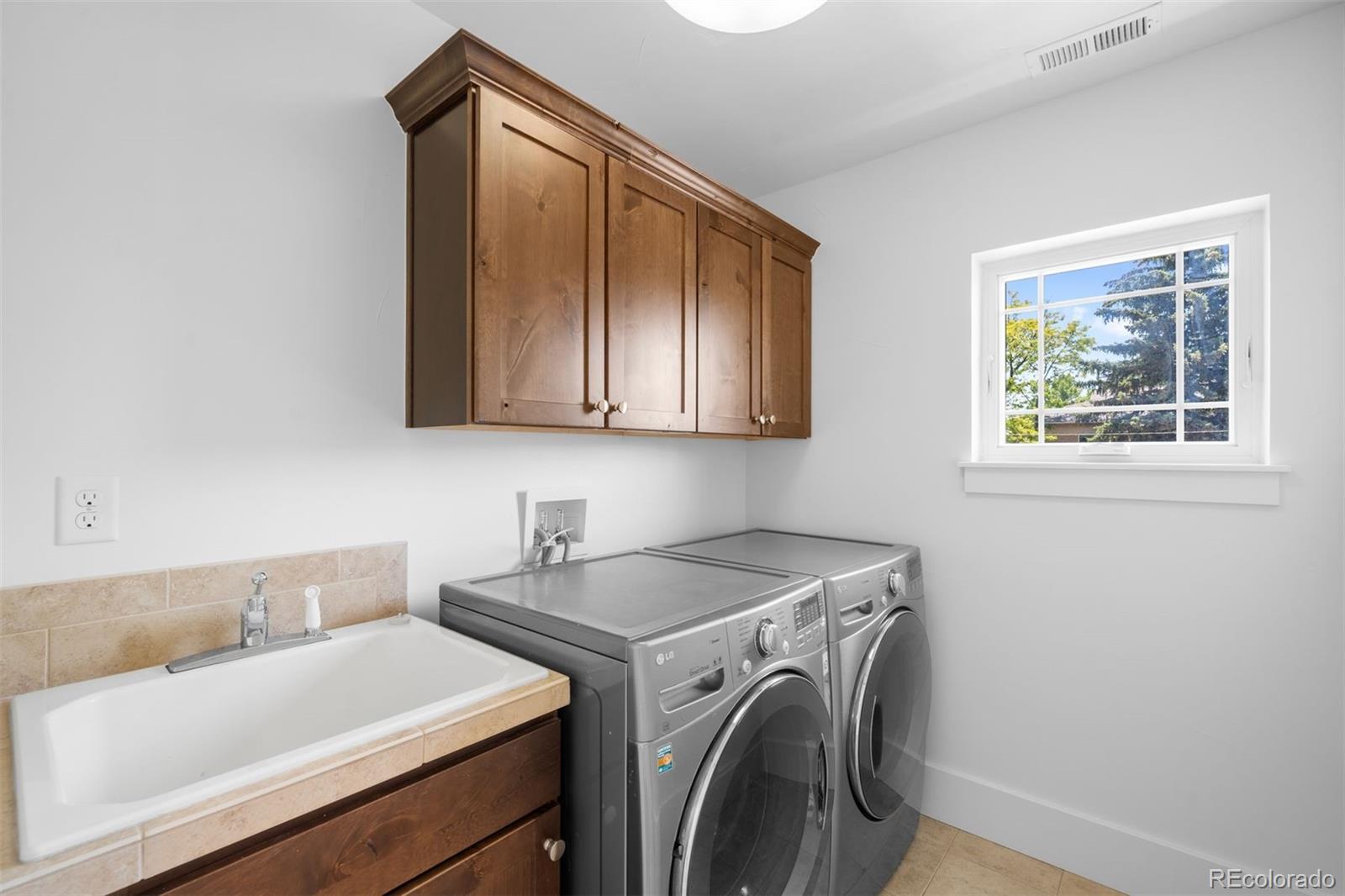 MLS Image #19 for 1934 s sherman street,denver, Colorado