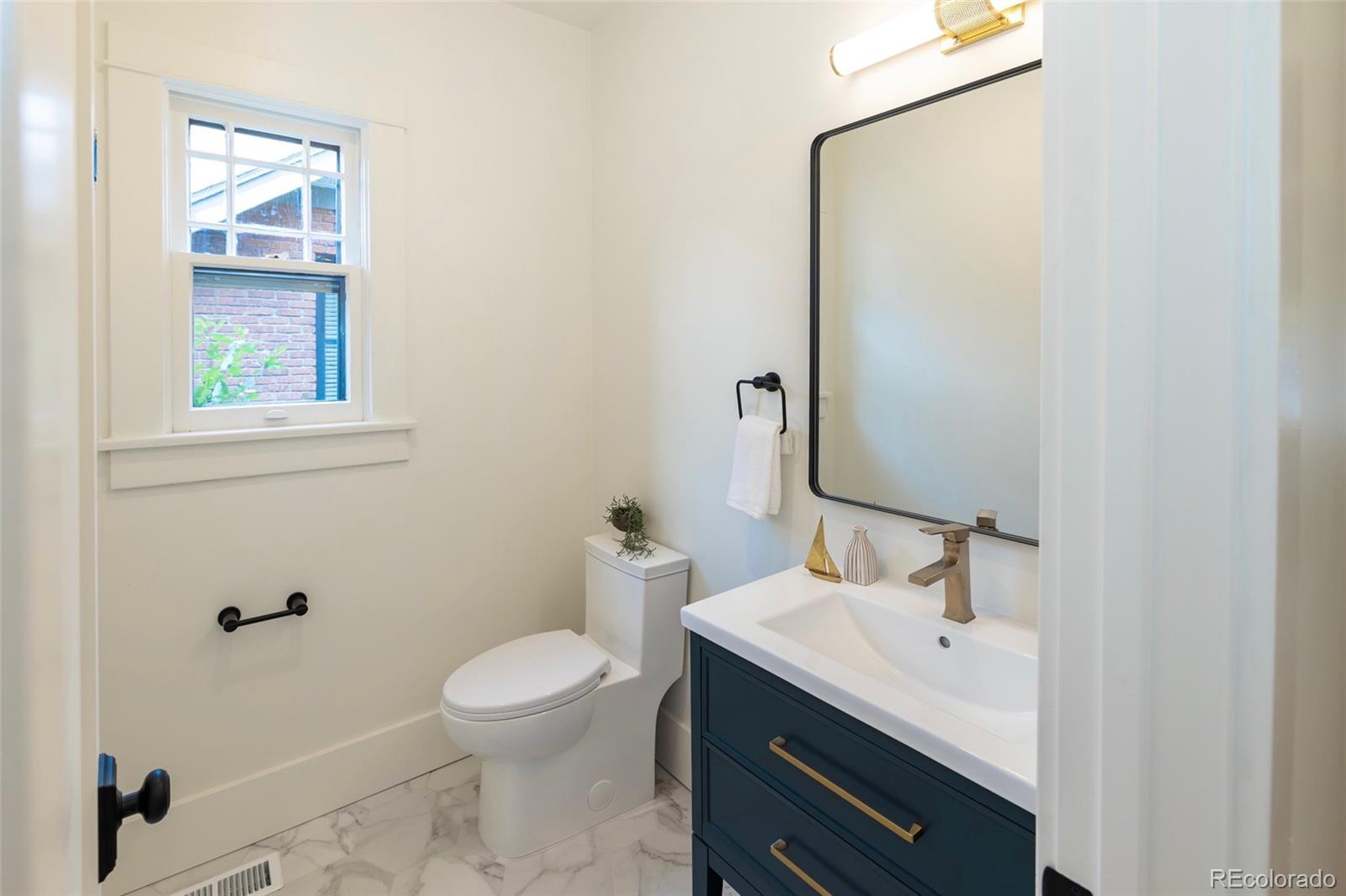 MLS Image #12 for 875 s high street,denver, Colorado