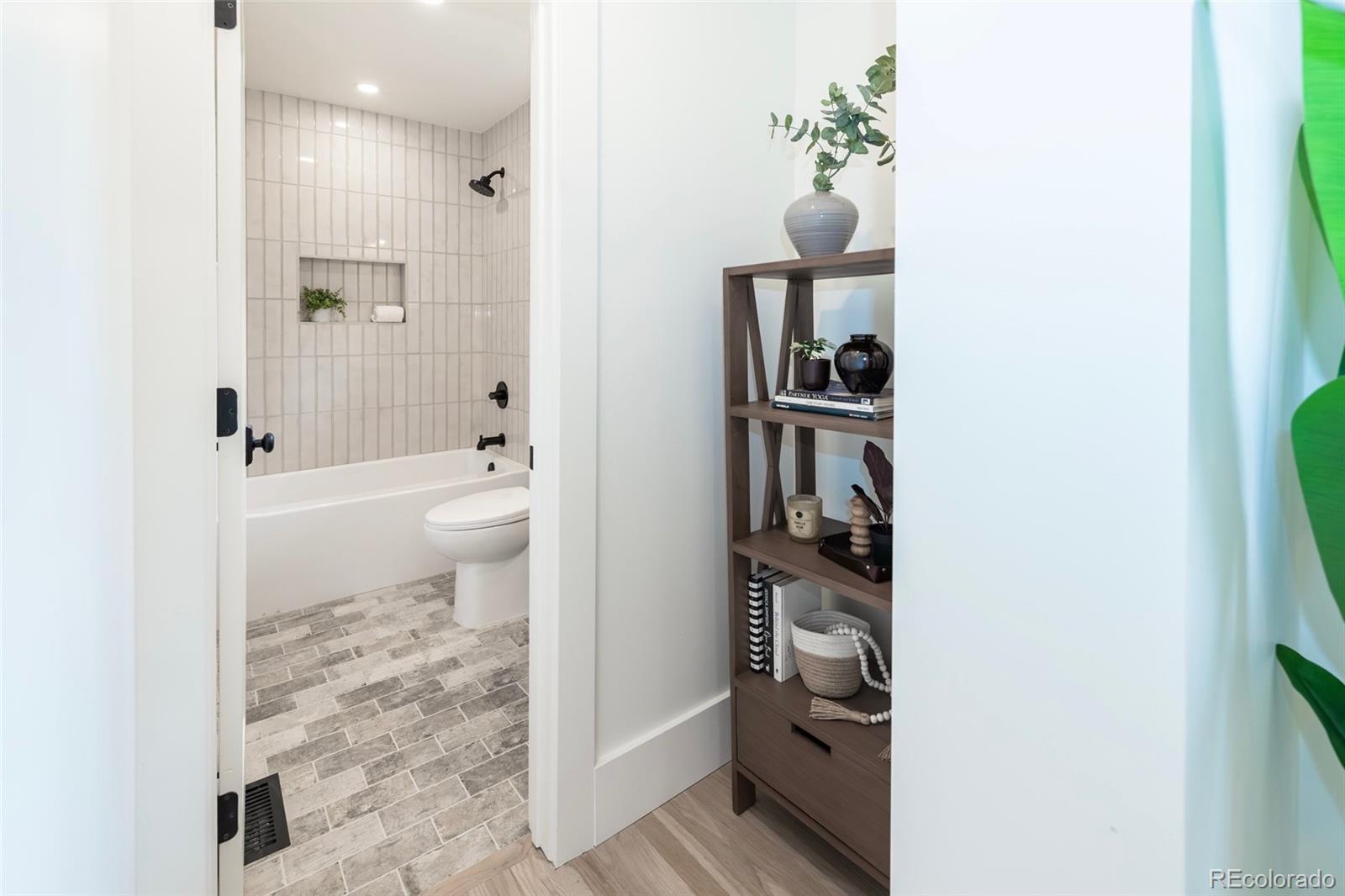 MLS Image #21 for 875 s high street,denver, Colorado