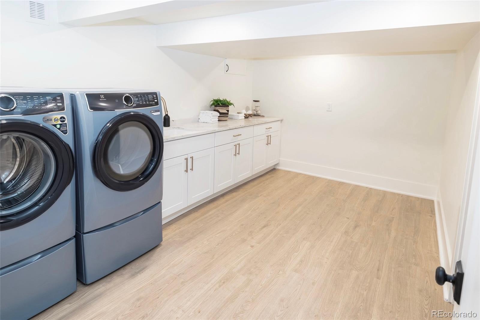 MLS Image #38 for 875 s high street,denver, Colorado